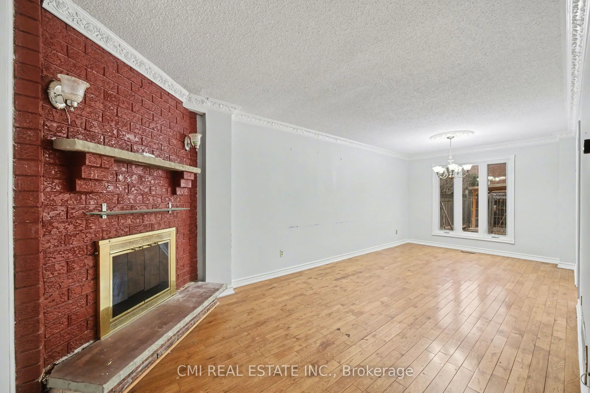 993 Lucerne Crescent