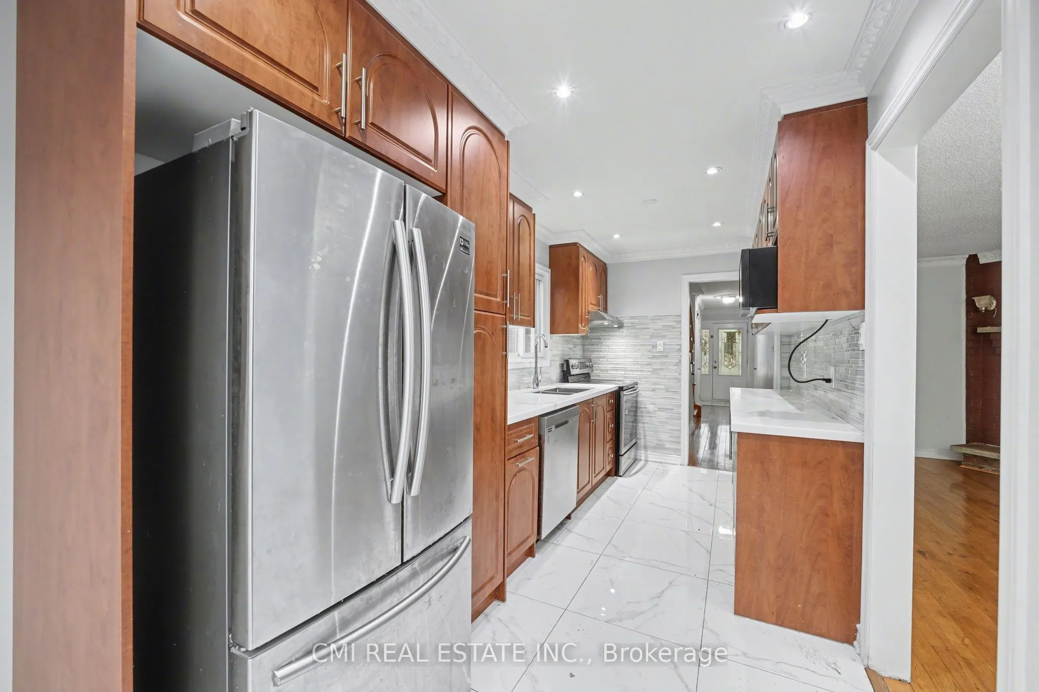 993 Lucerne Crescent