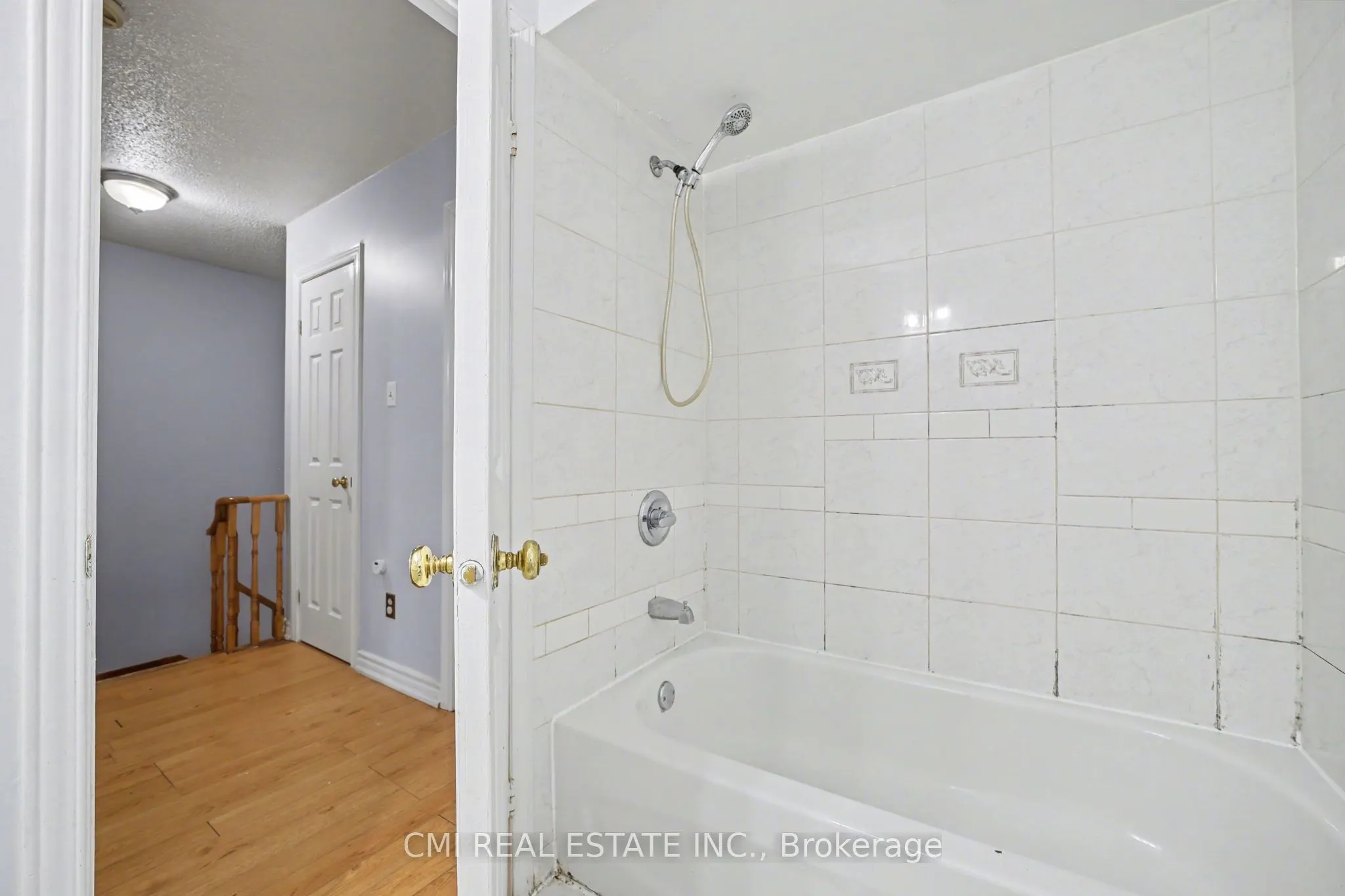 993 Lucerne Crescent