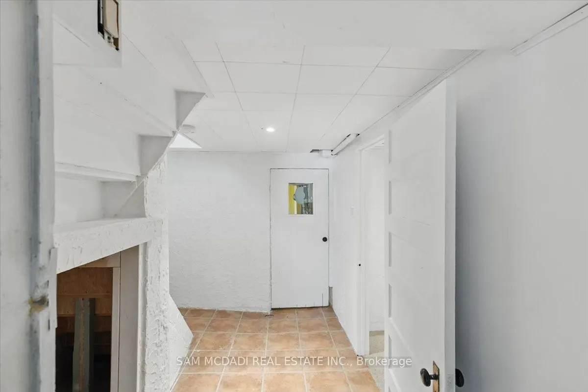 62 Maple Avenue S