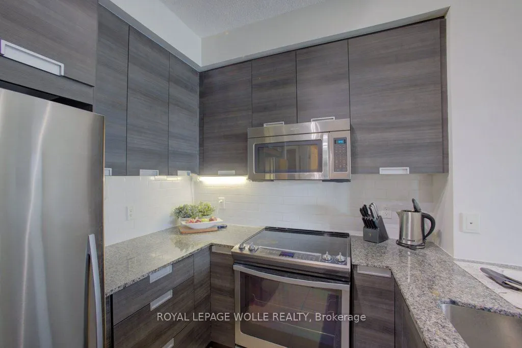 75 Eglinton Avenue W #1601