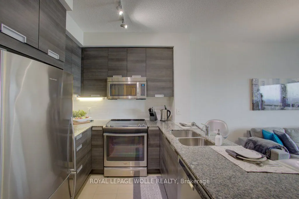 75 Eglinton Avenue W #1601