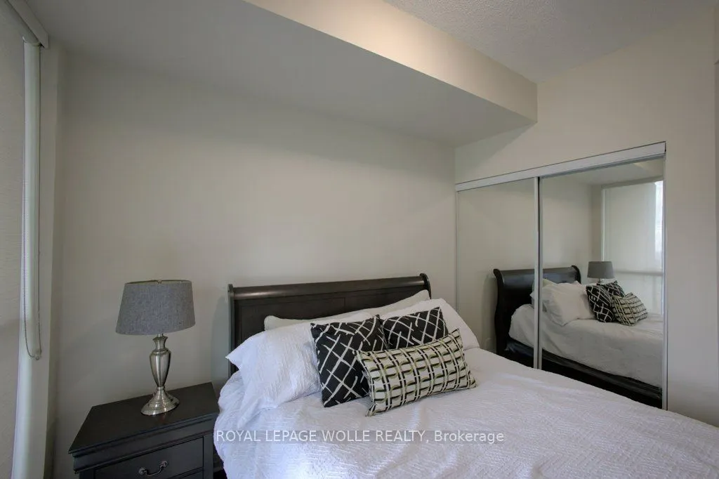75 Eglinton Avenue W #1601