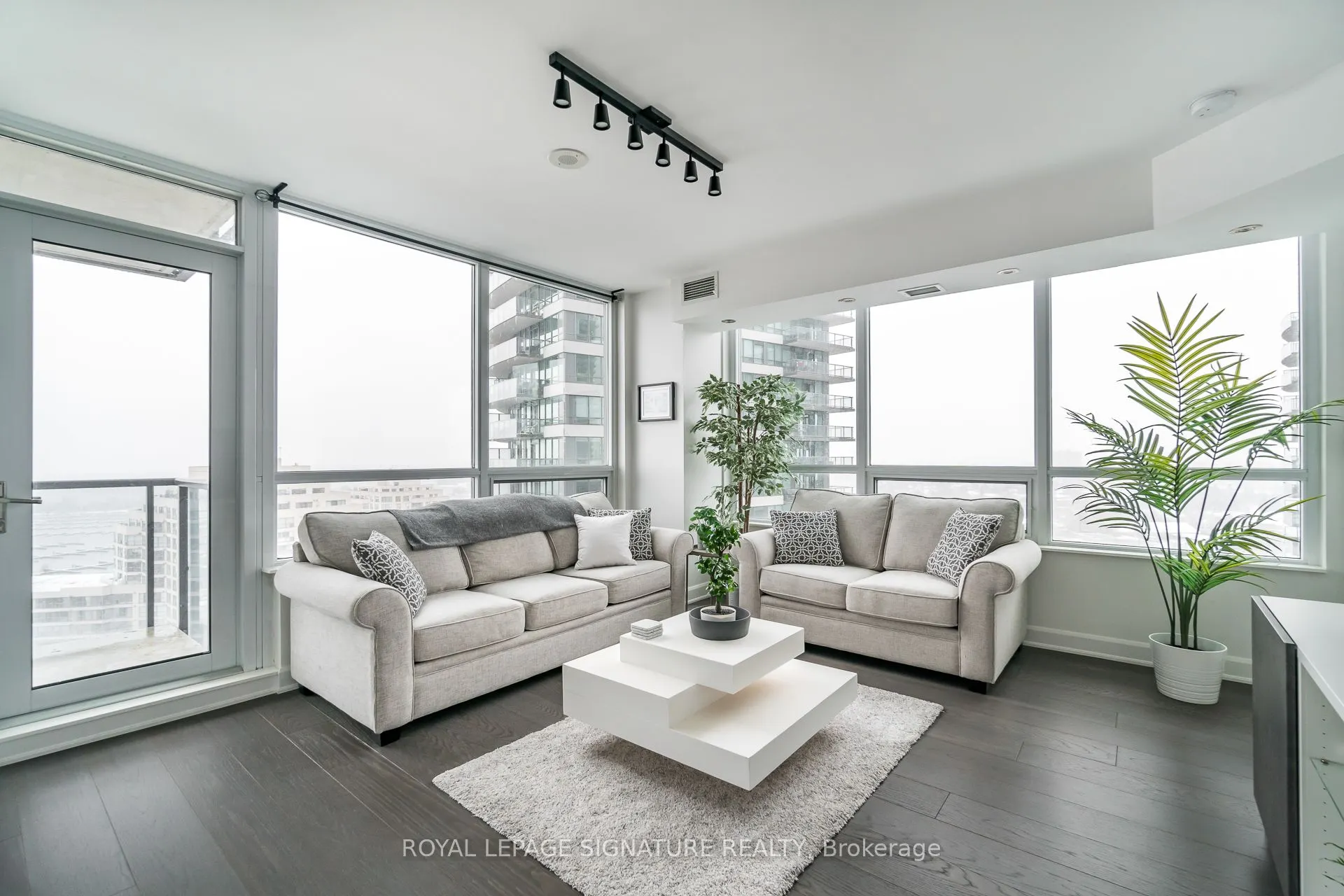 2230 Lakeshore Boulevard W #1802