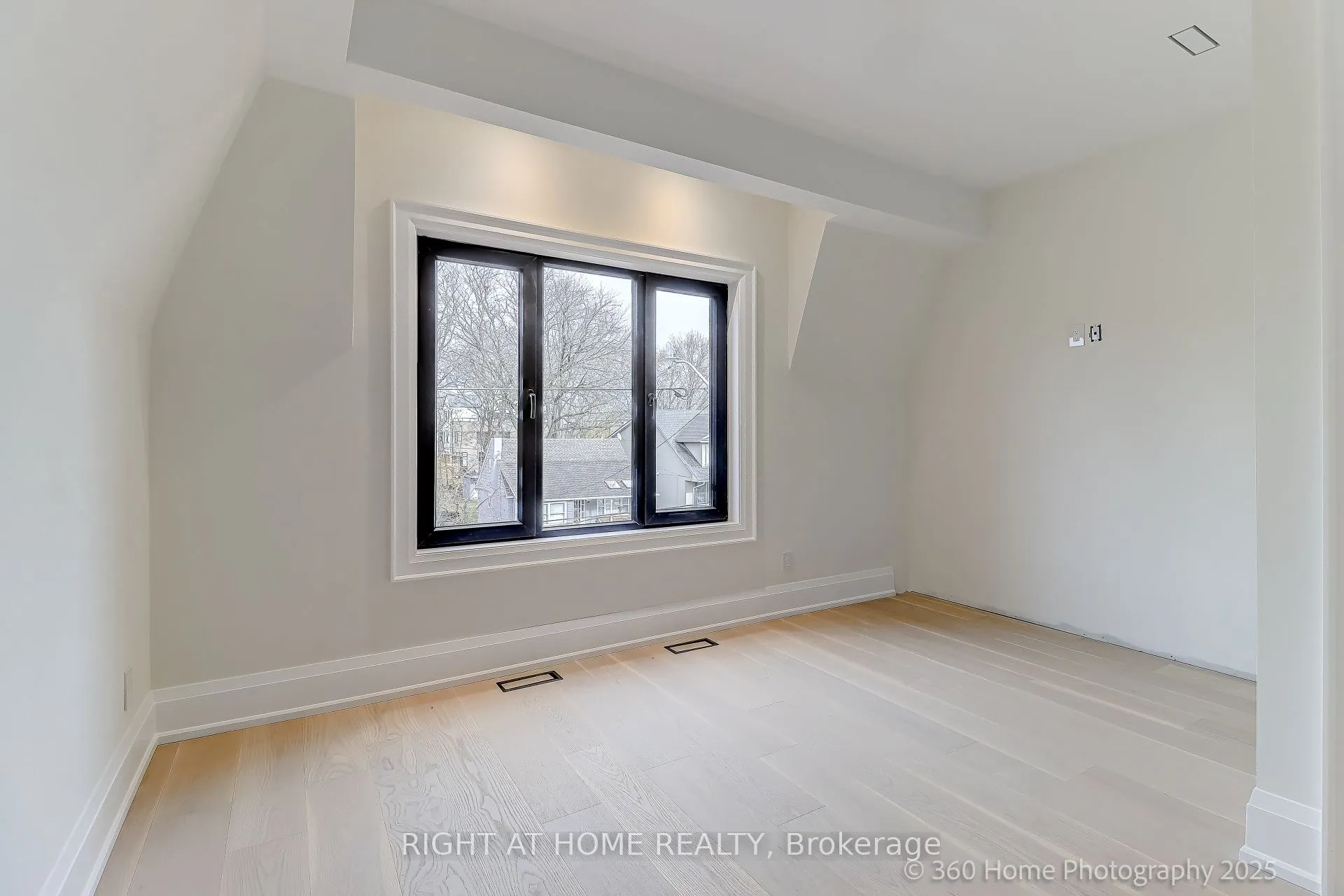 28 PINE Avenue