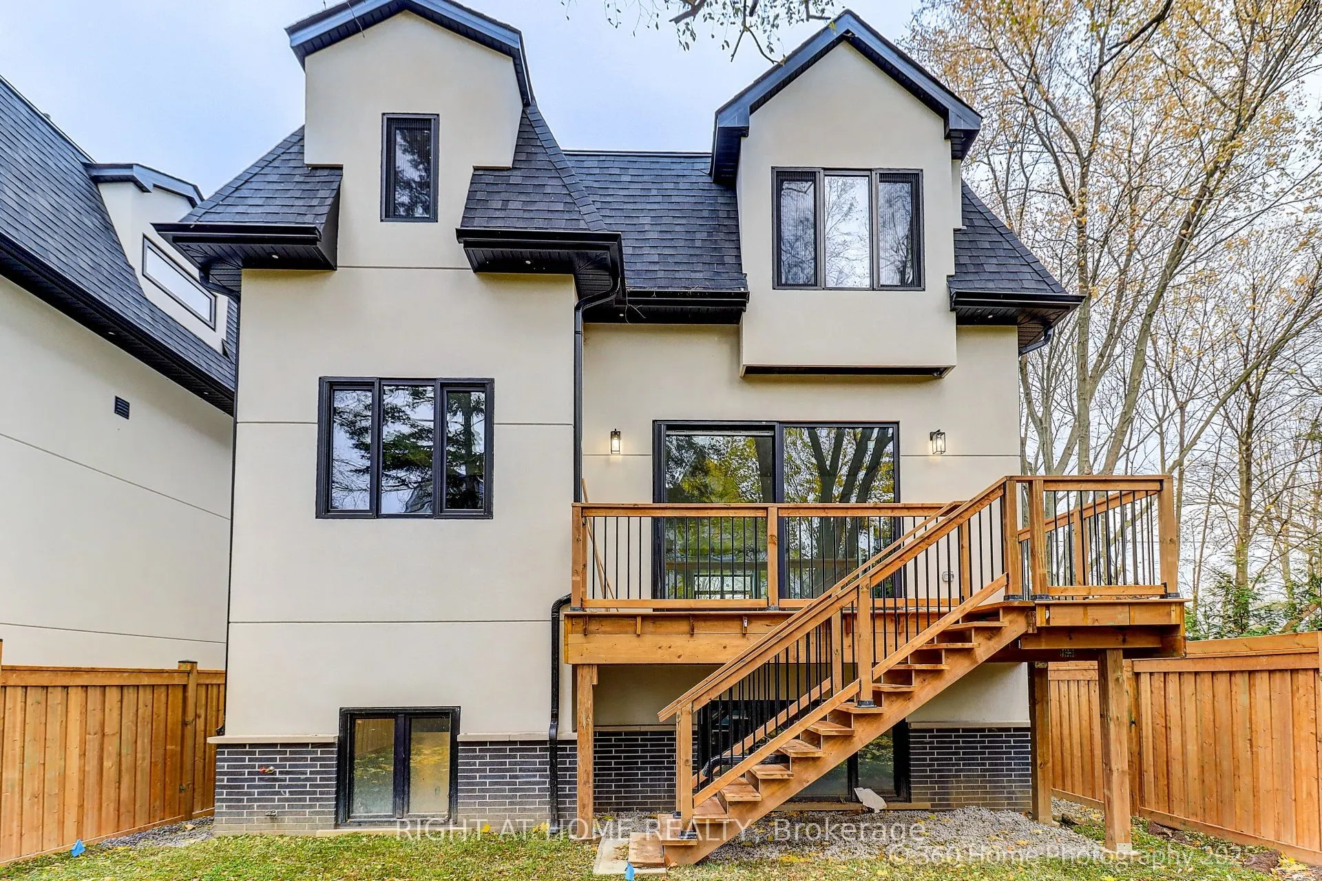 28 PINE Avenue