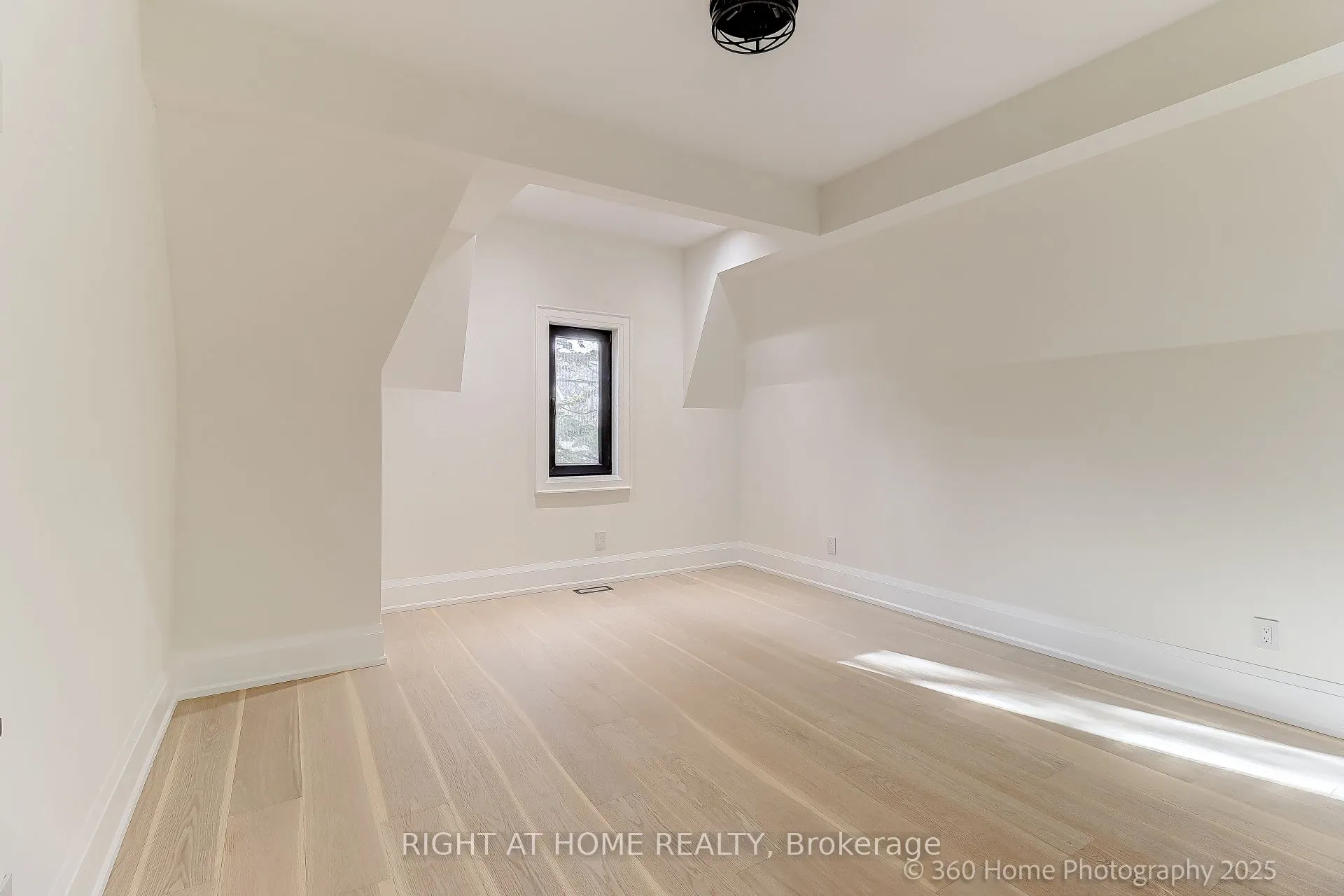 28 PINE Avenue