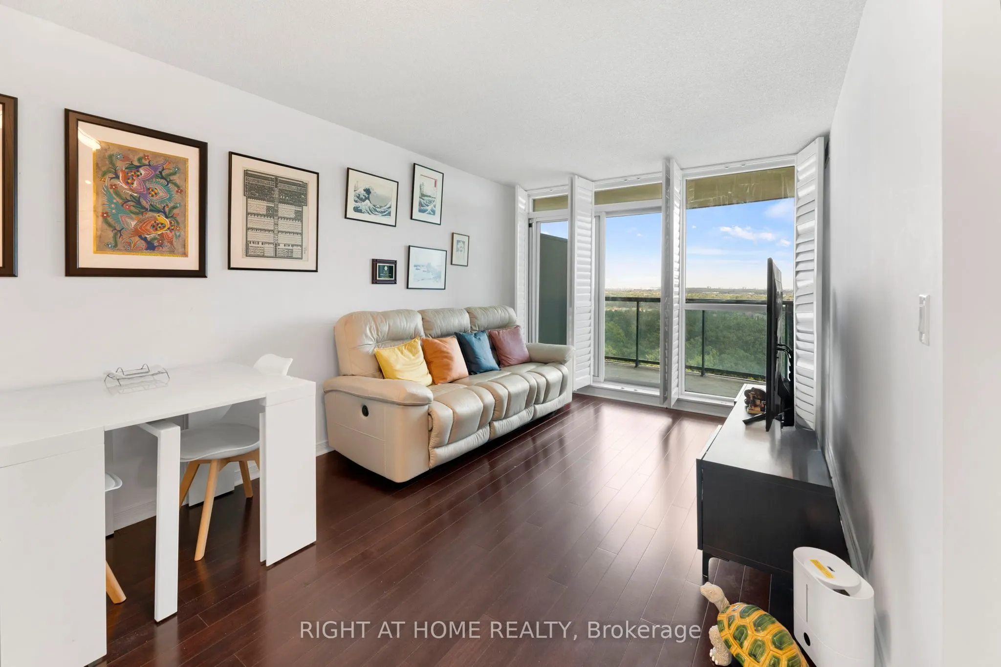 2545 Erin Centre Boulevard #1611
