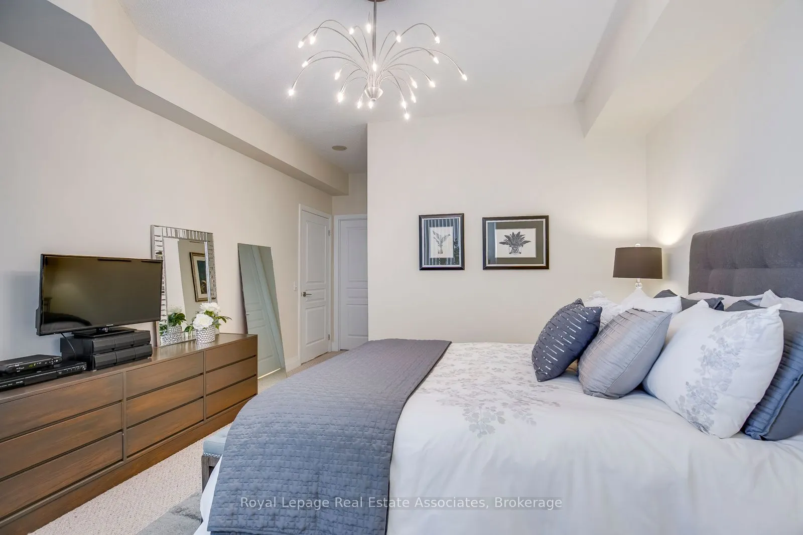 1 Hurontario Street #308