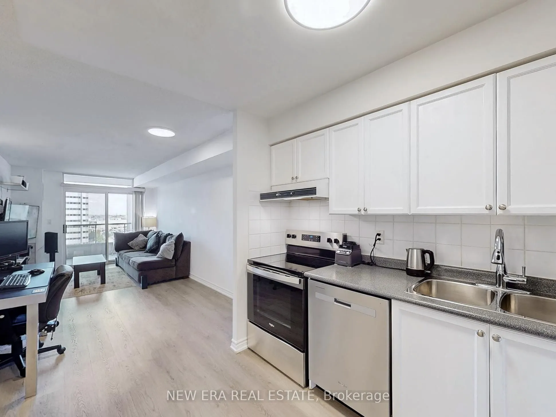 3888 Duke Of York Boulevard #923