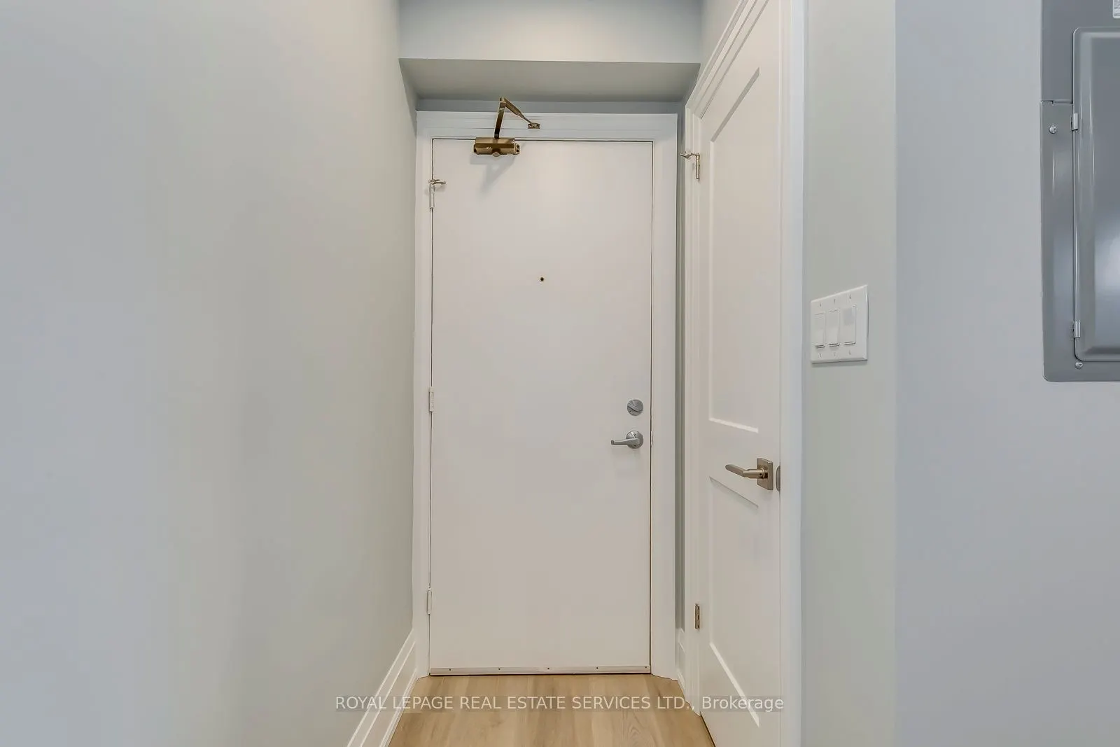 320 Lakeshore Road W