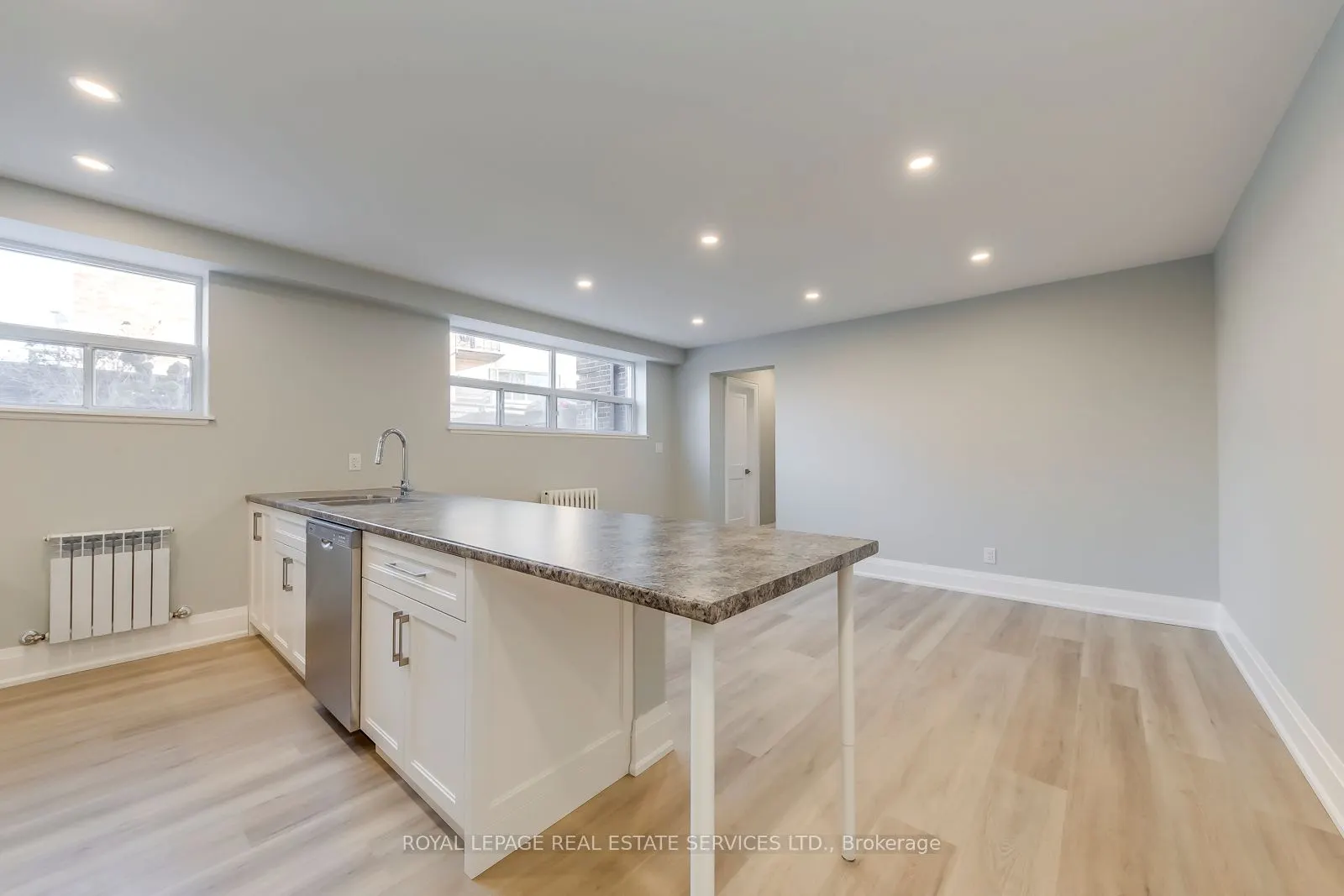 320 Lakeshore Road W