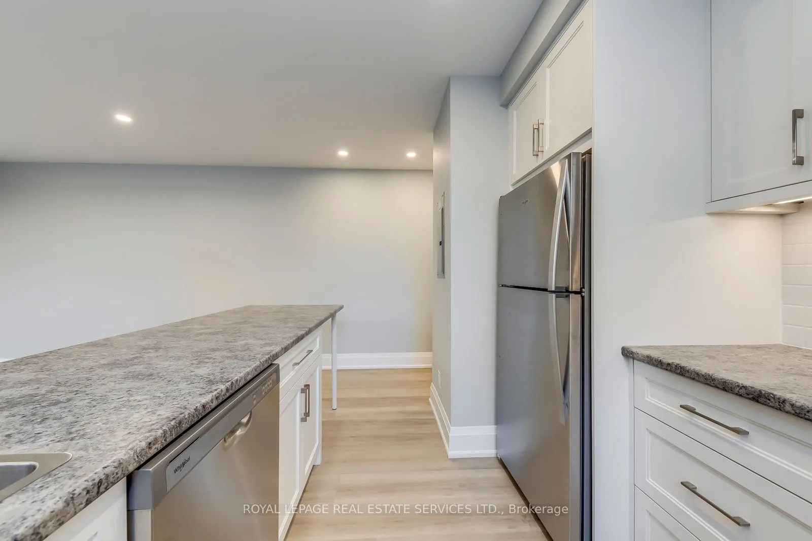 320 Lakeshore Road W