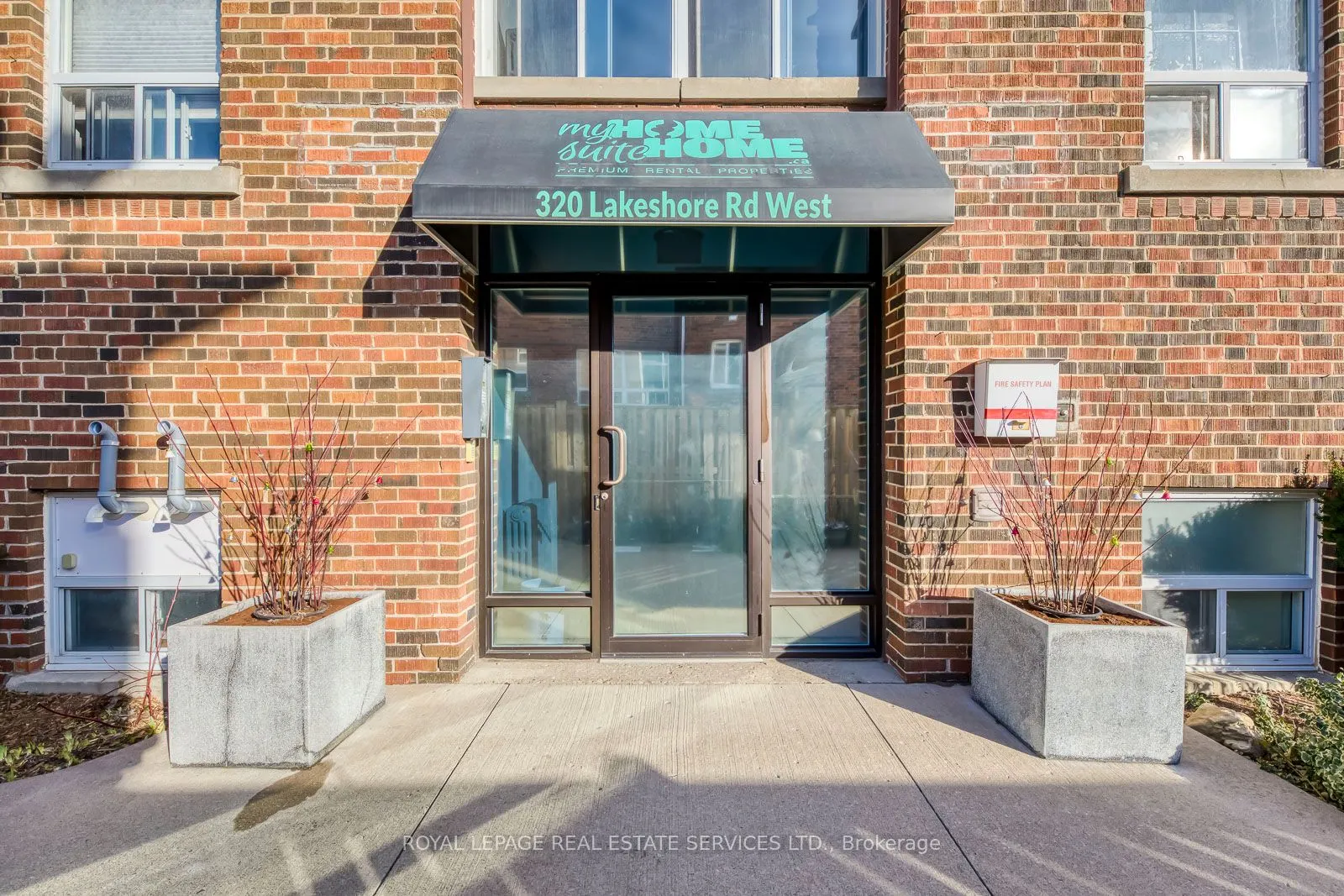 320 Lakeshore Road W
