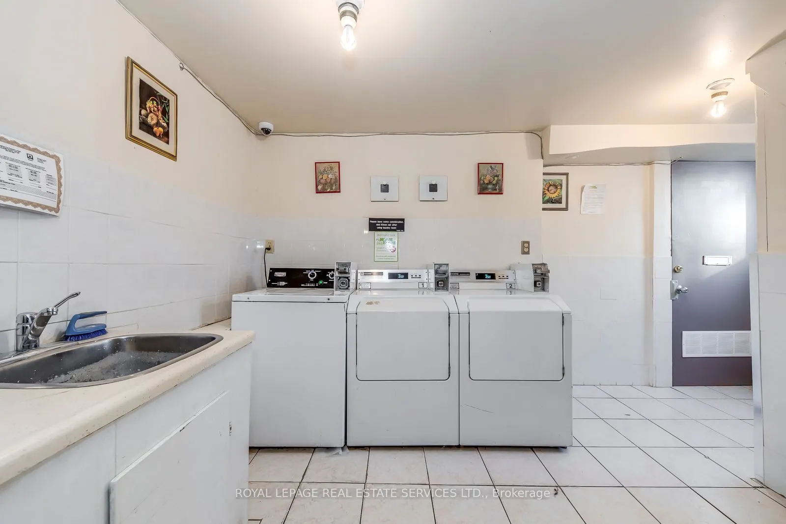 320 Lakeshore Road W