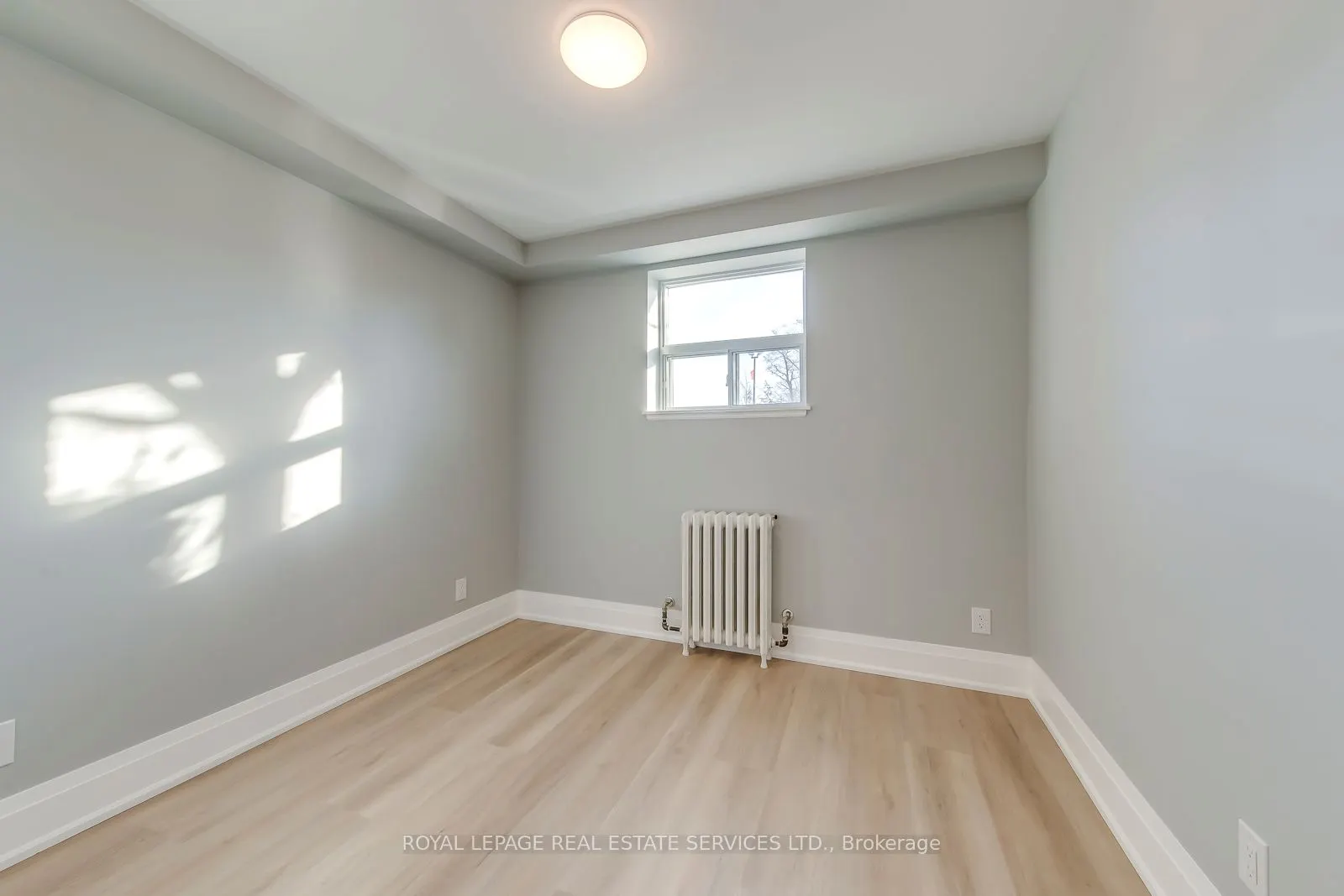 320 Lakeshore Road W