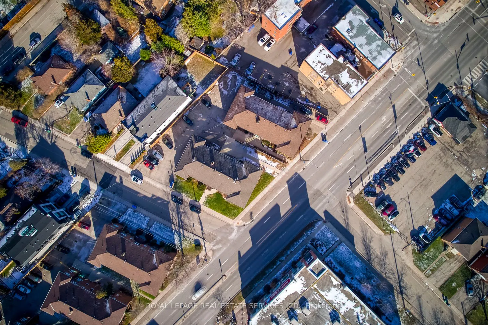 320 Lakeshore Road W