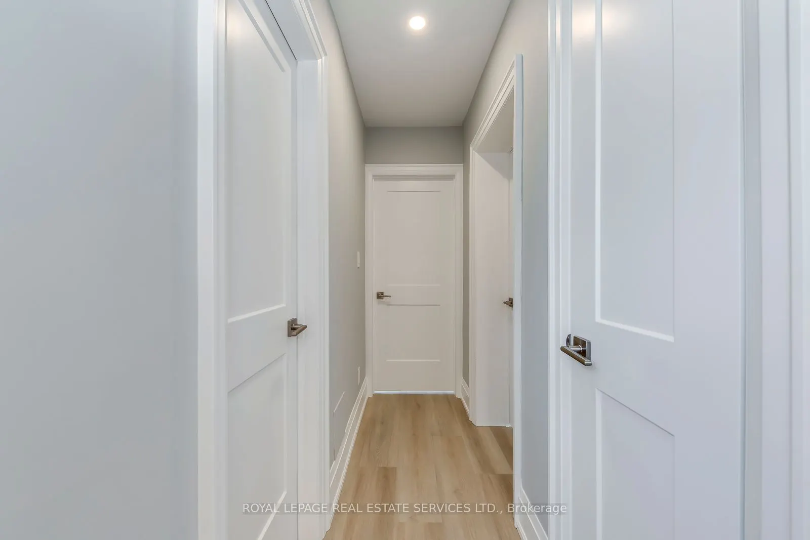 320 Lakeshore Road W