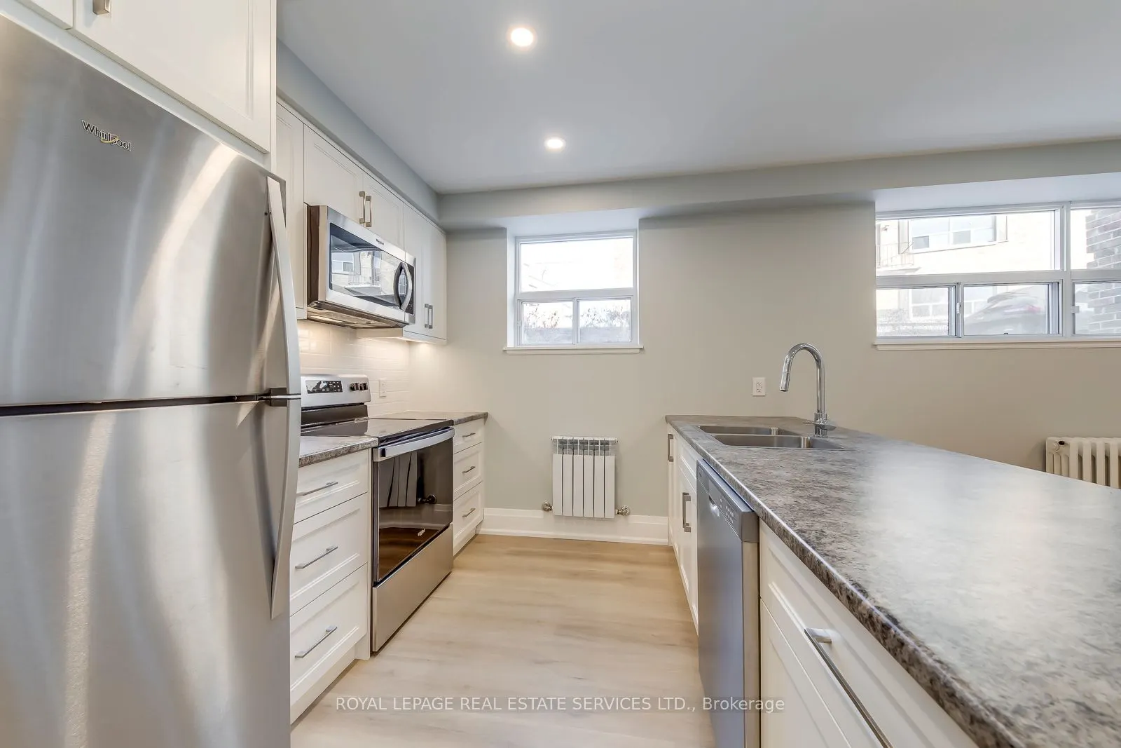 322 Lakeshore Road W