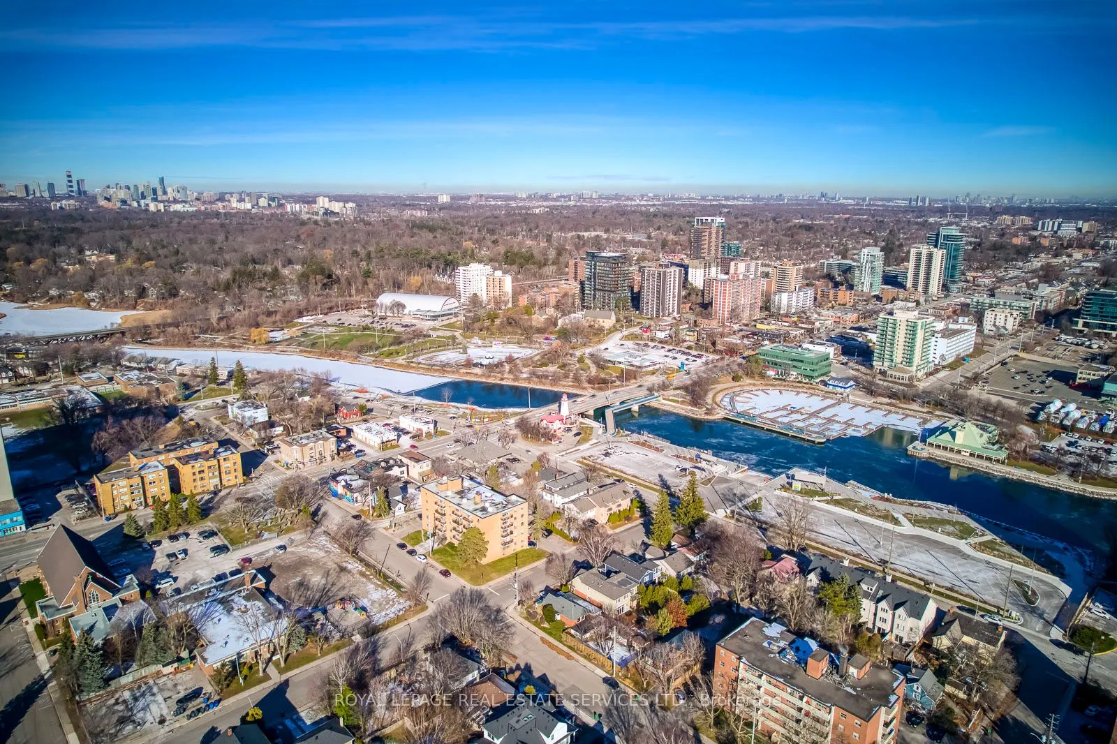 322 Lakeshore Road W
