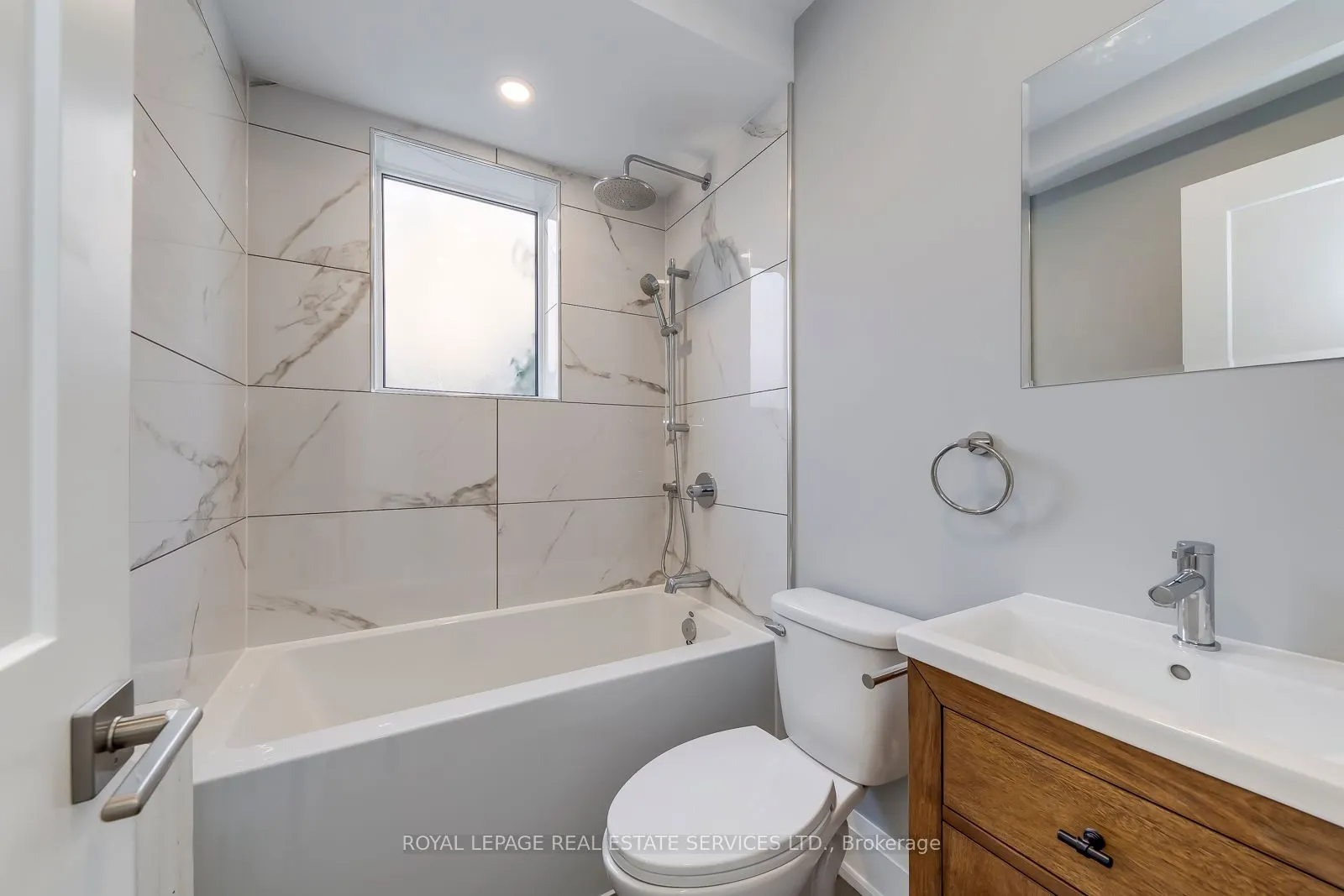 322 Lakeshore Road W