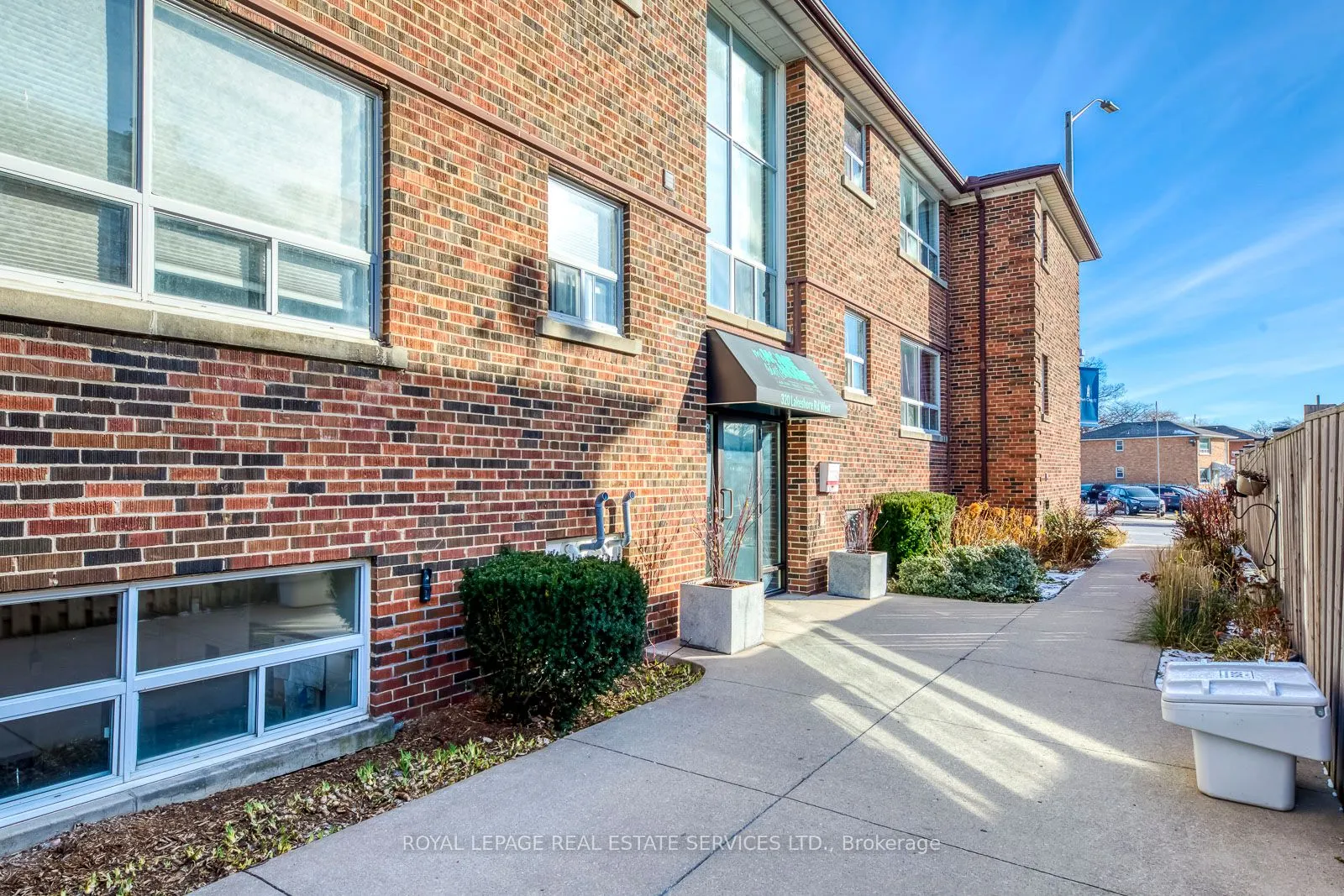 322 Lakeshore Road W