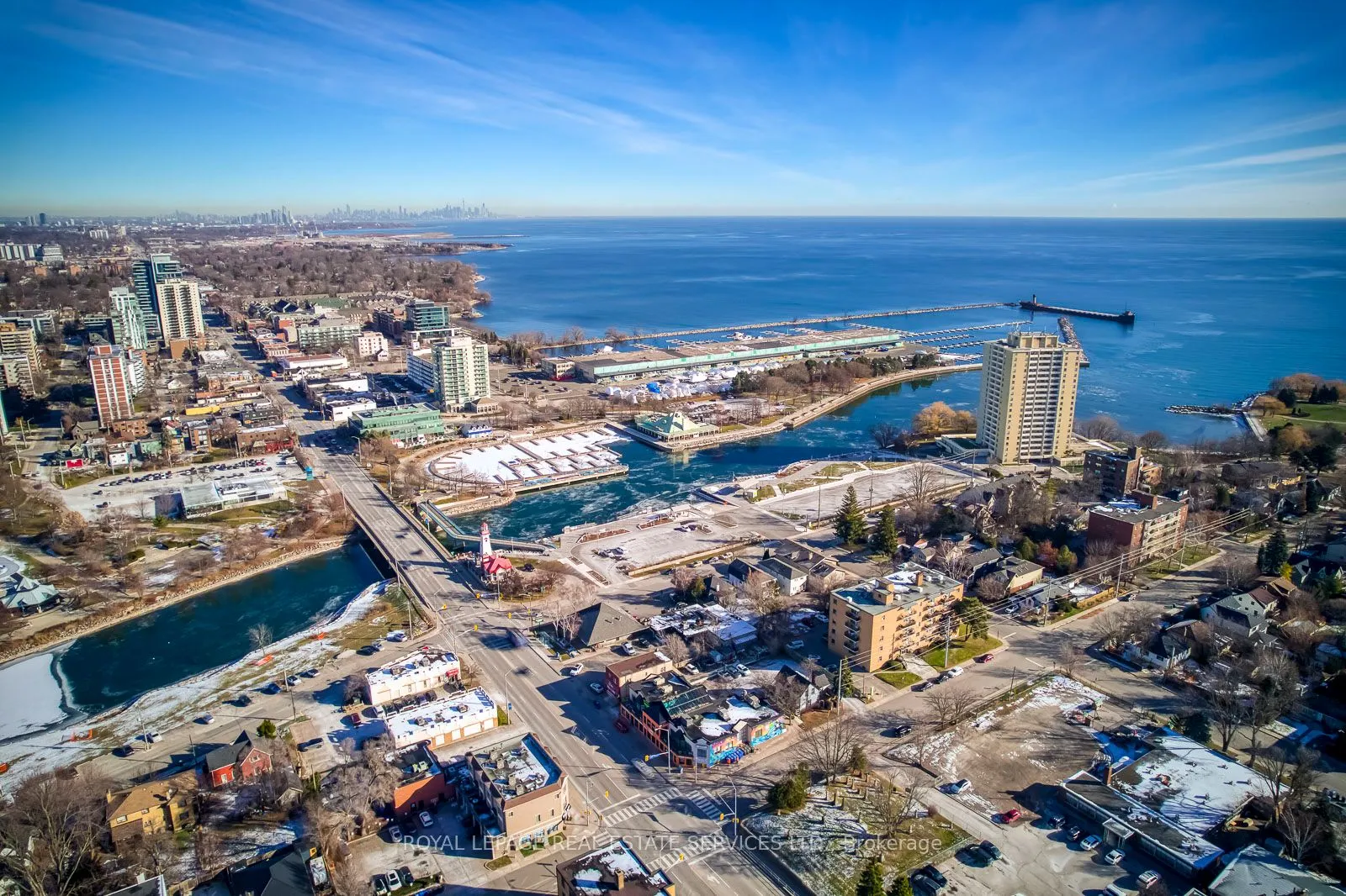 322 Lakeshore Road W