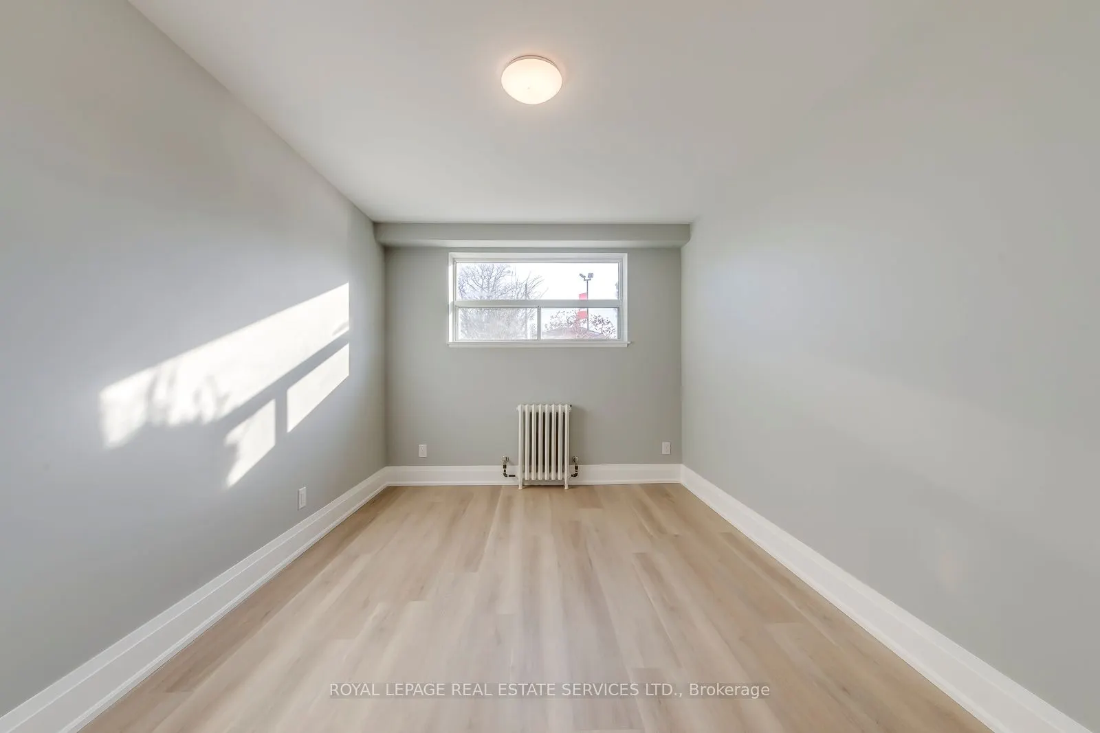 322 Lakeshore Road W
