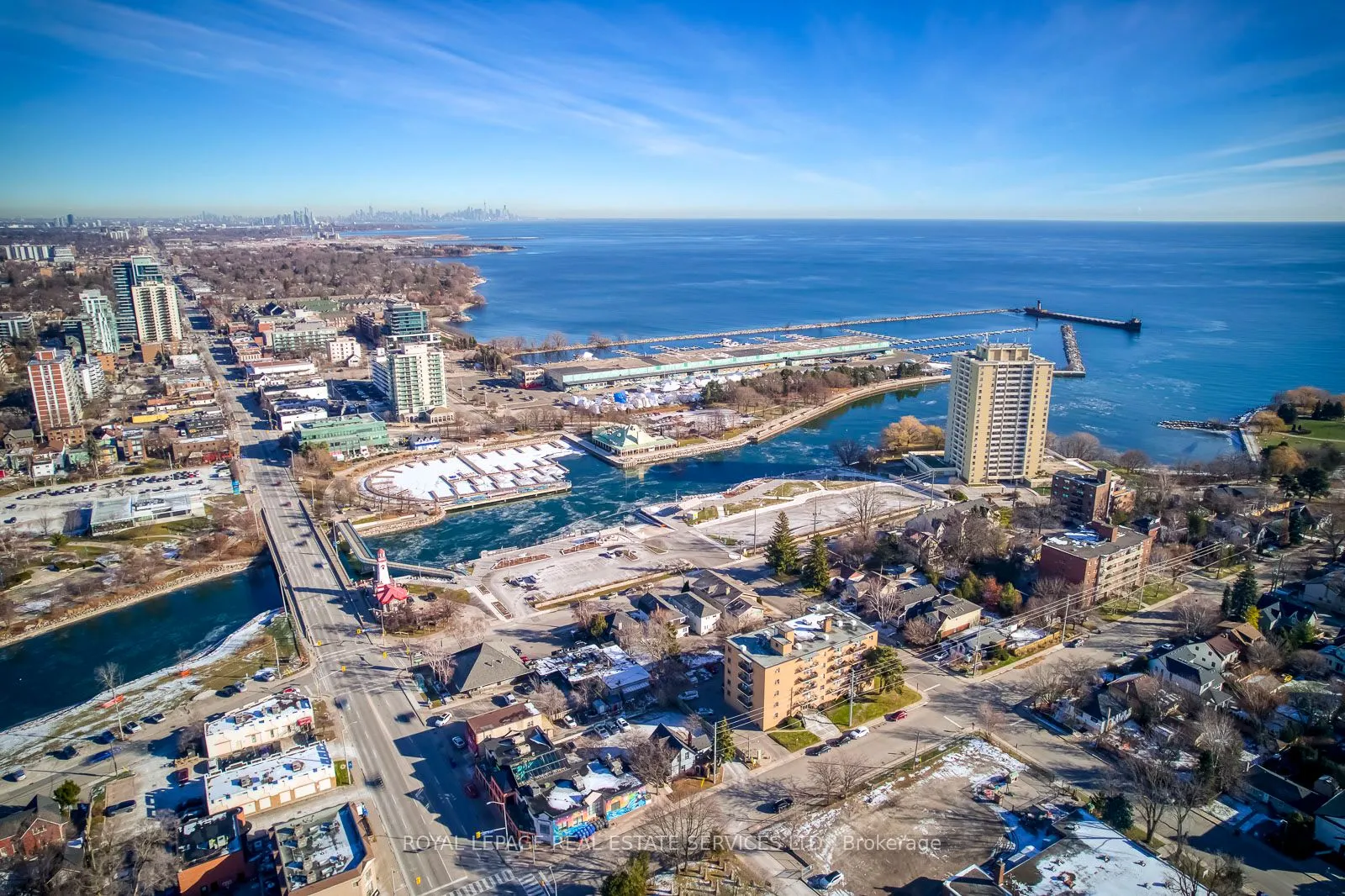 322 Lakeshore Road W