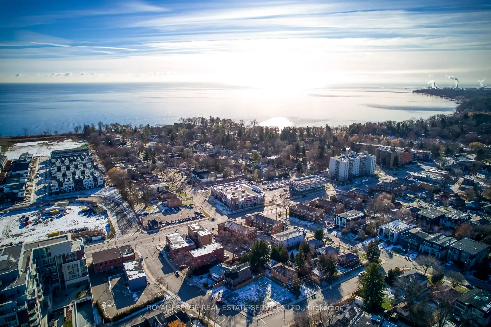 322 Lakeshore Road W