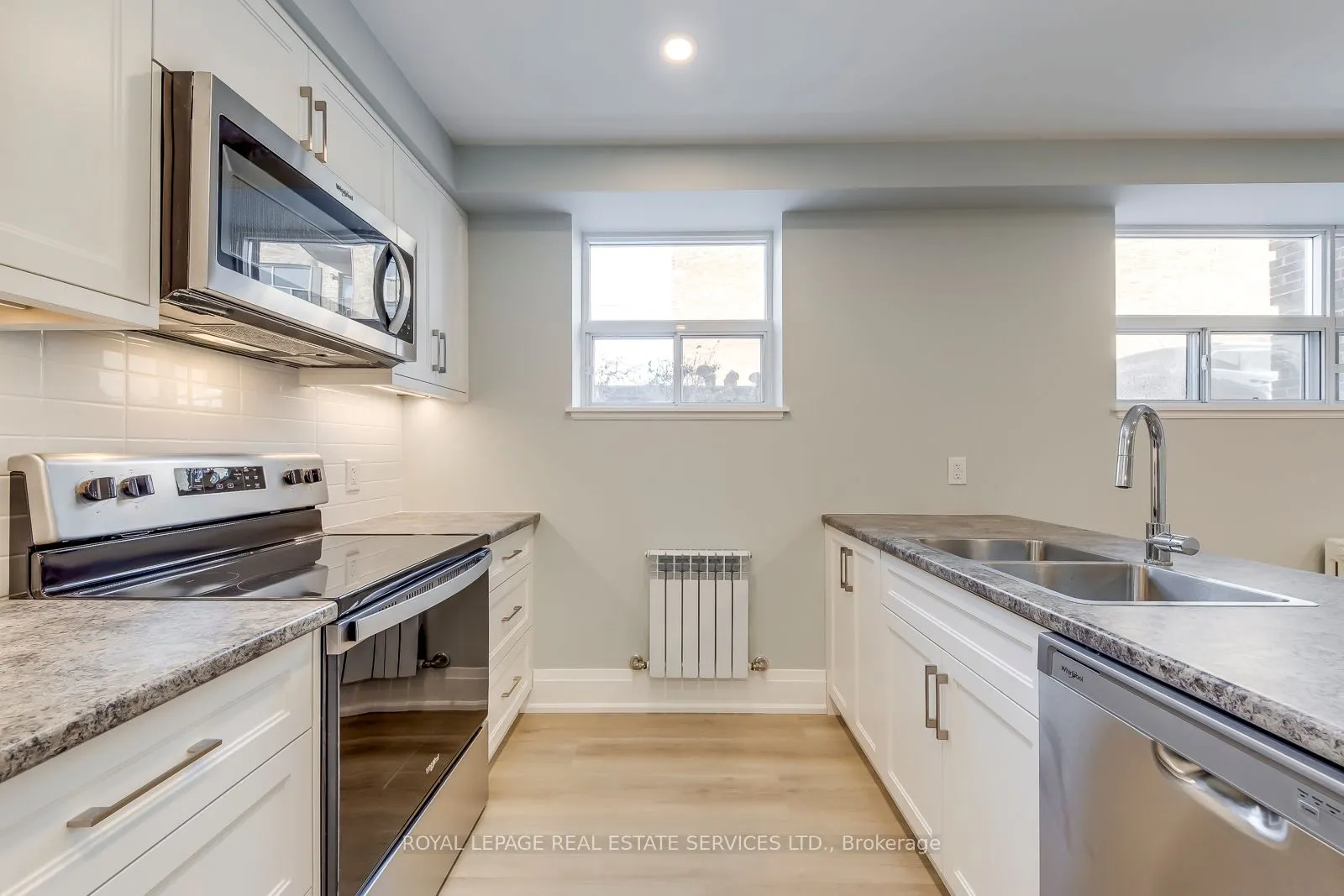 322 Lakeshore Road W