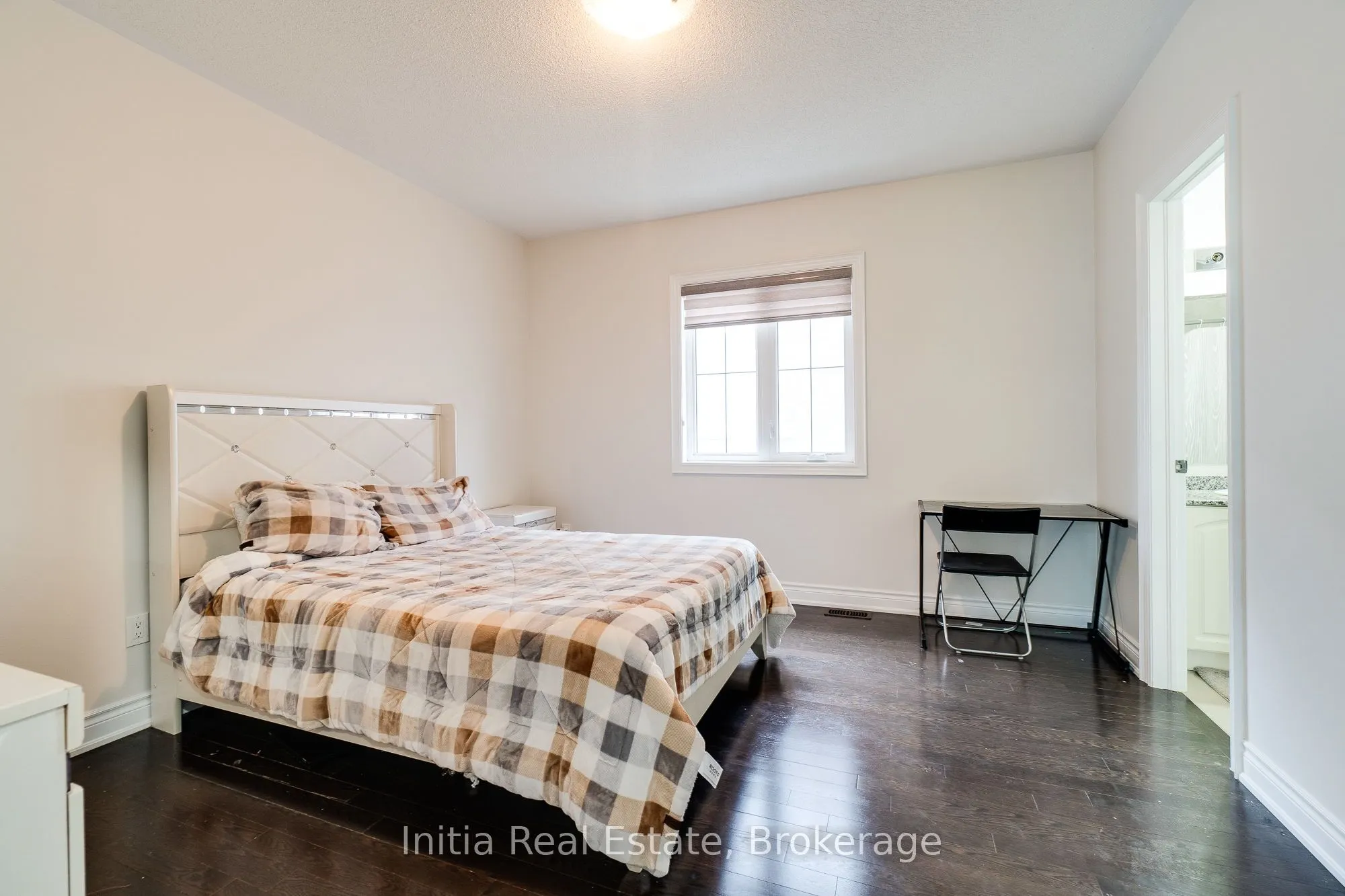 12 Erintown Crescent S