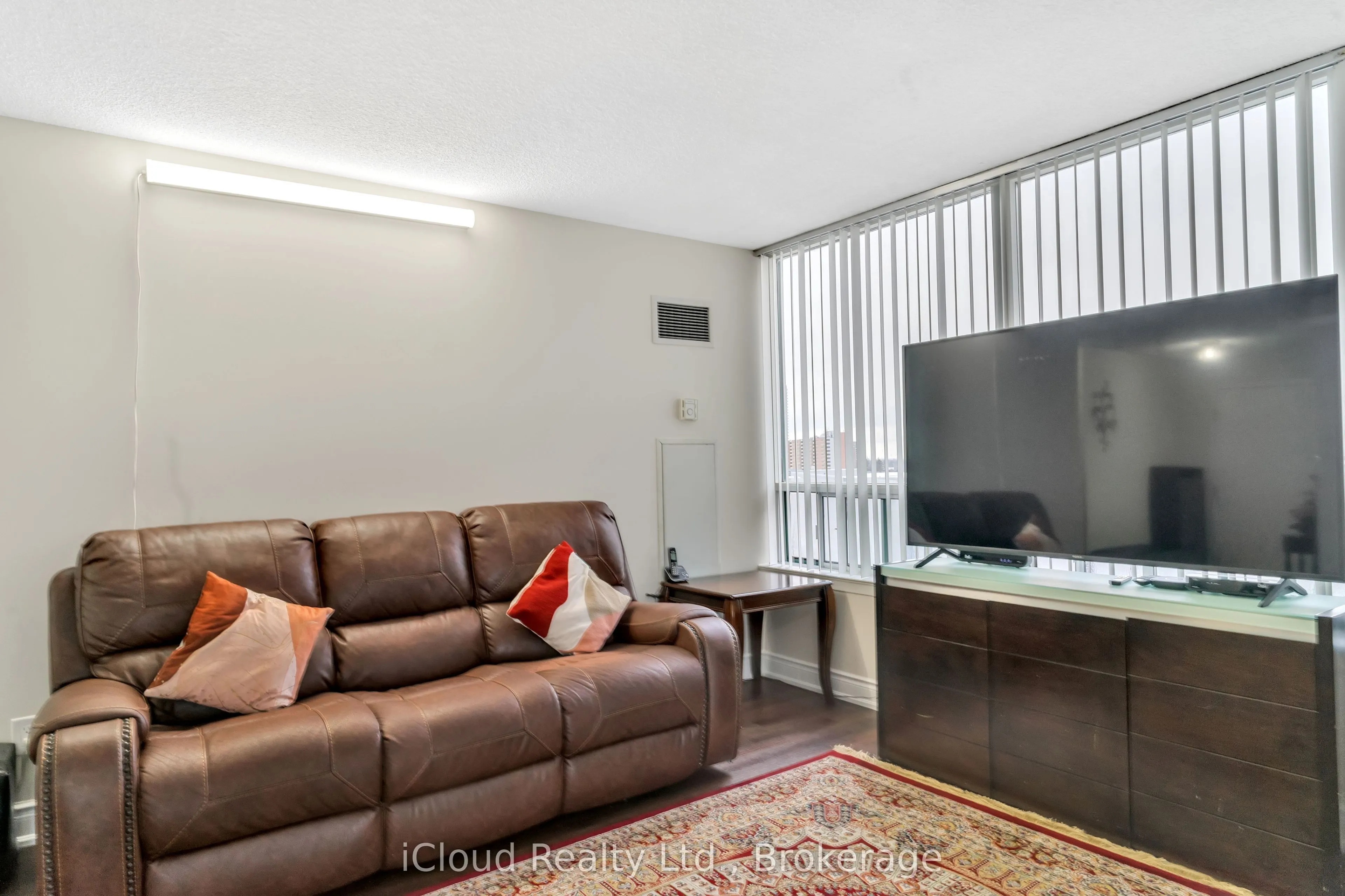 135 Hillcrest Avenue #903