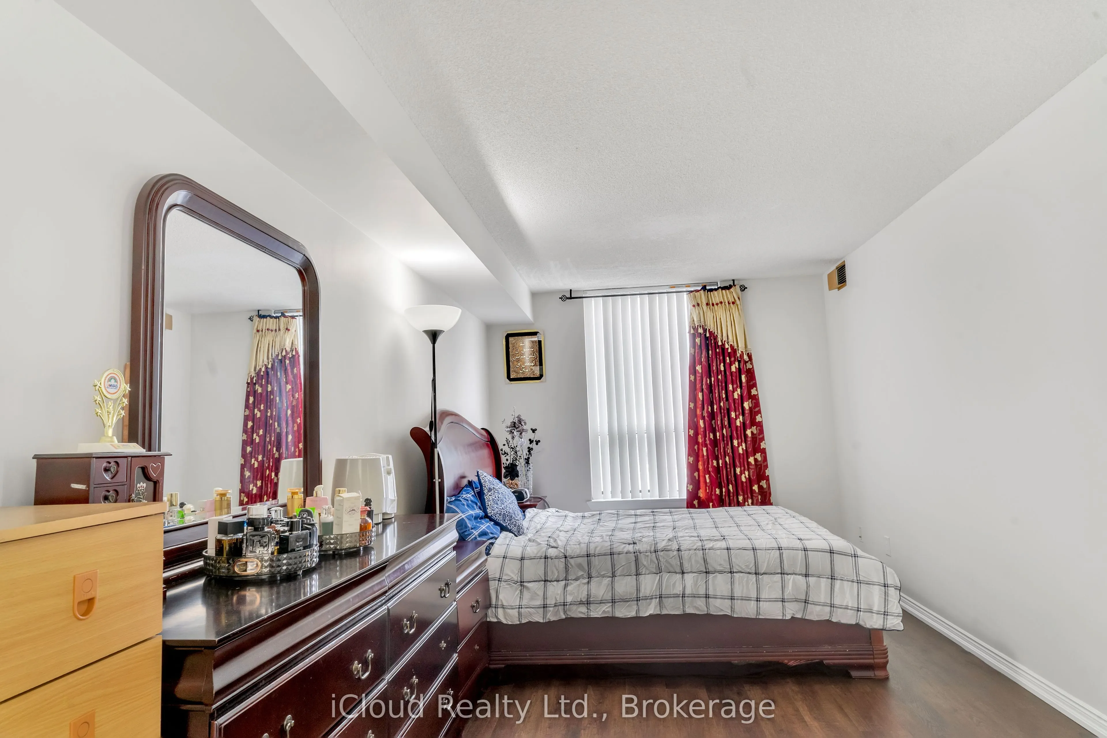 135 Hillcrest Avenue #903