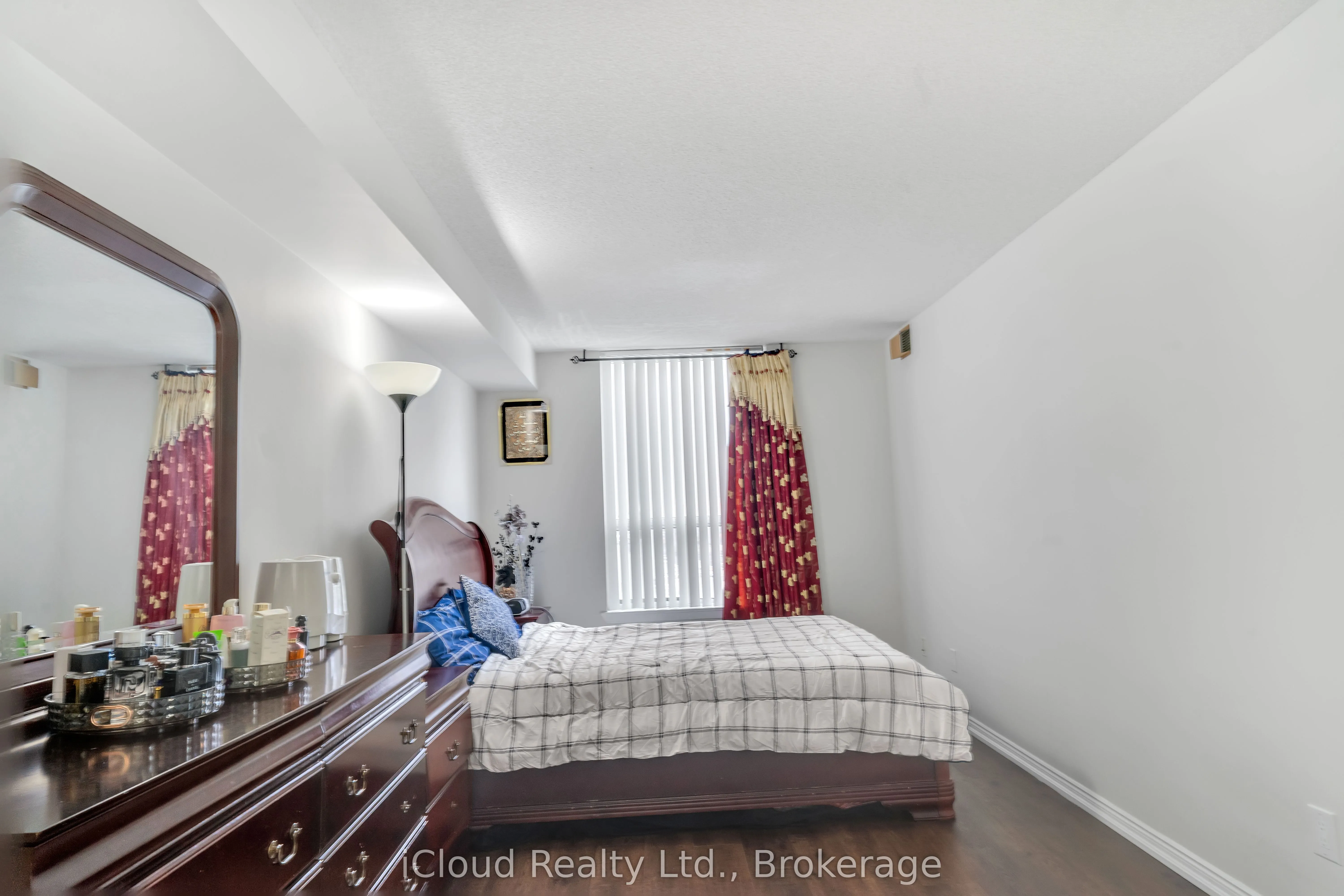 135 Hillcrest Avenue #903
