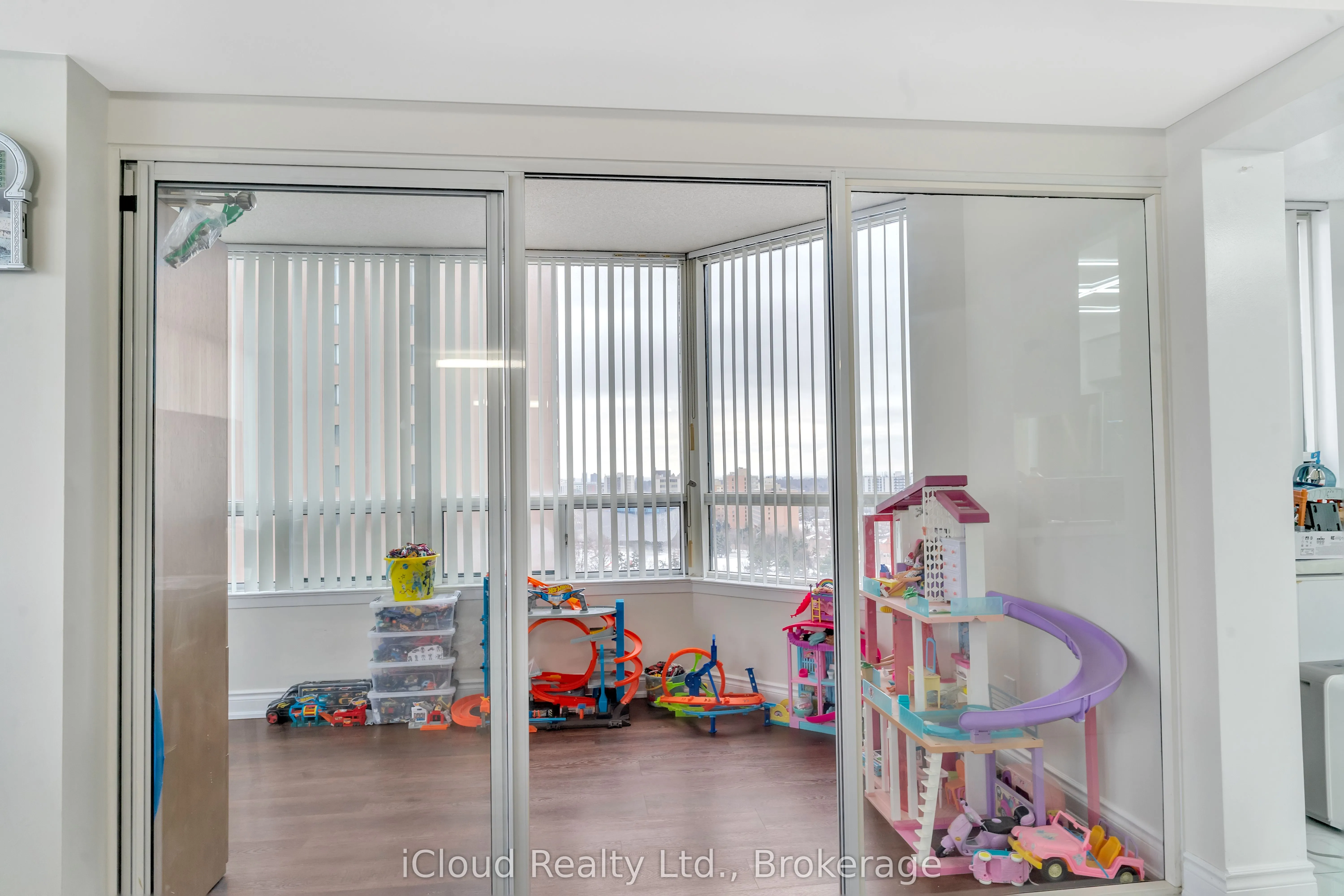 135 Hillcrest Avenue #903