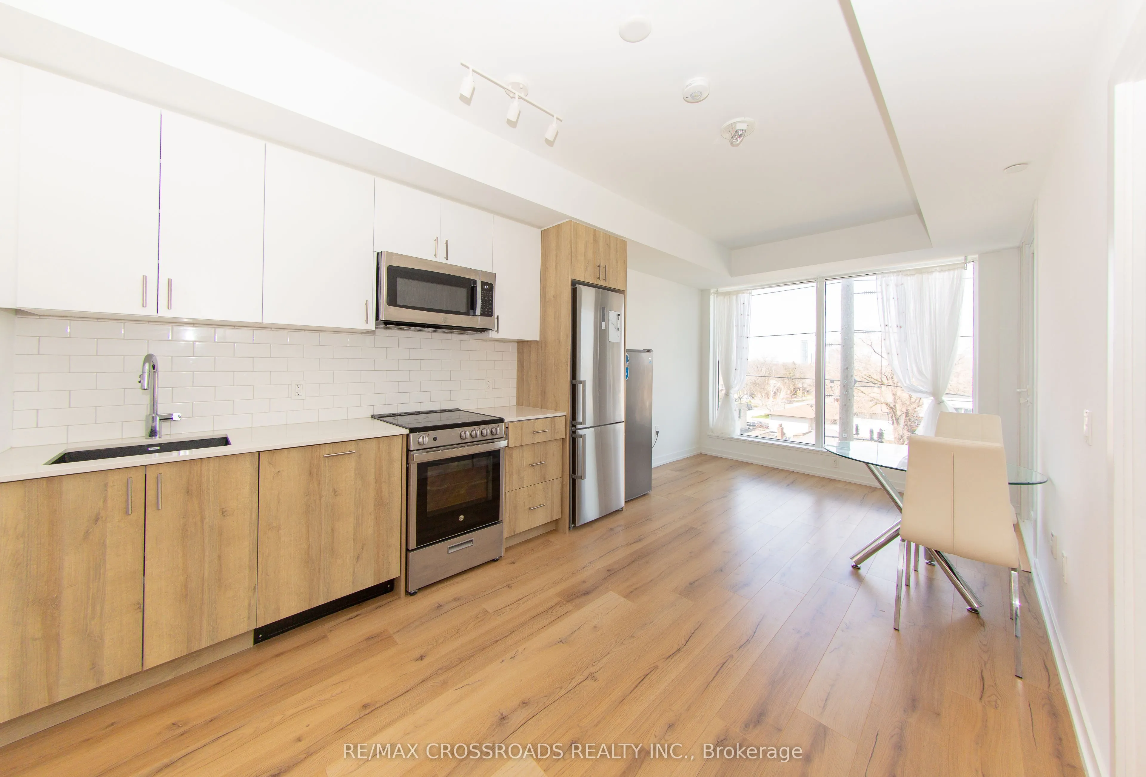 1195 The Queensway #406