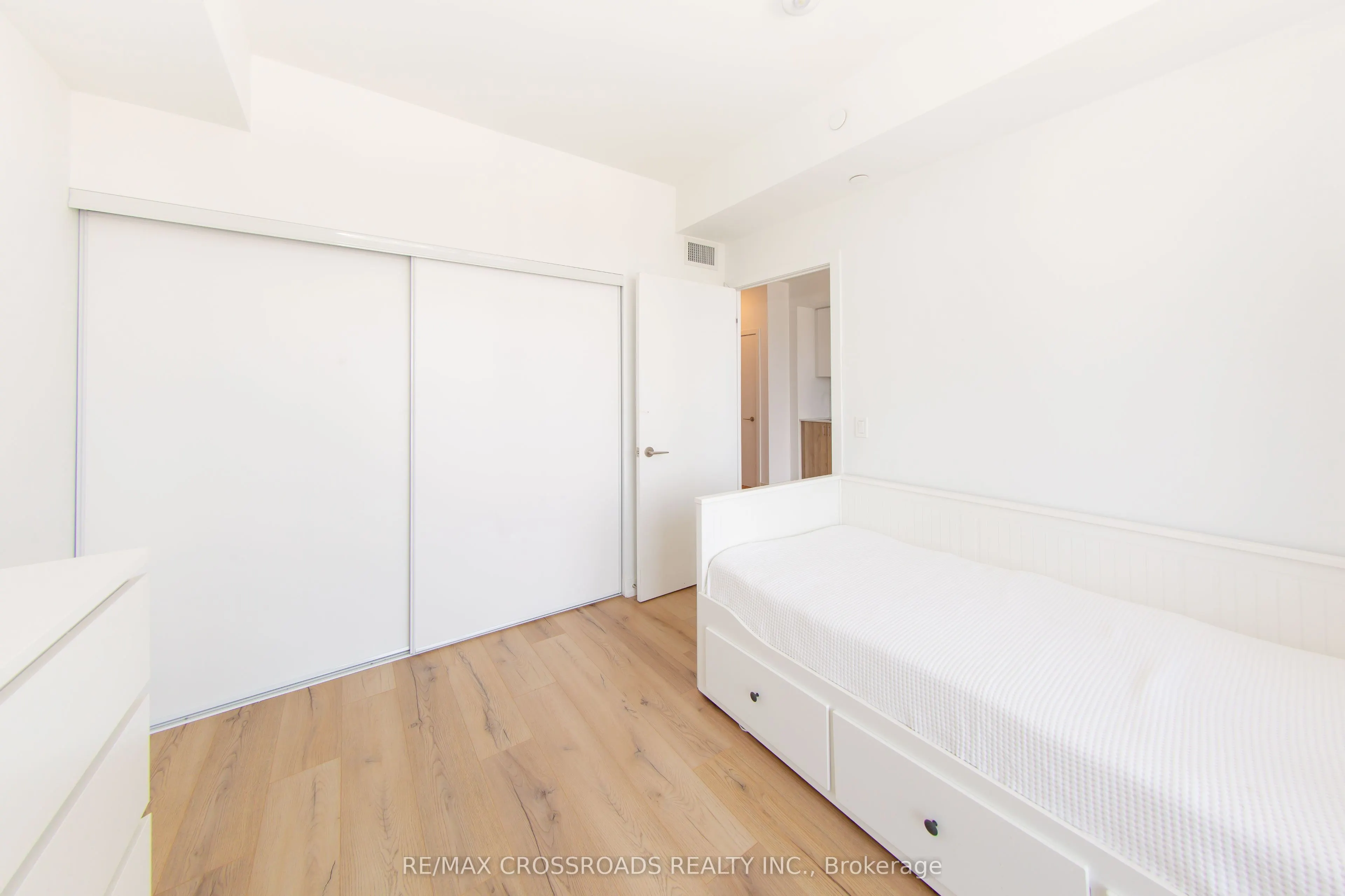 1195 The Queensway #406