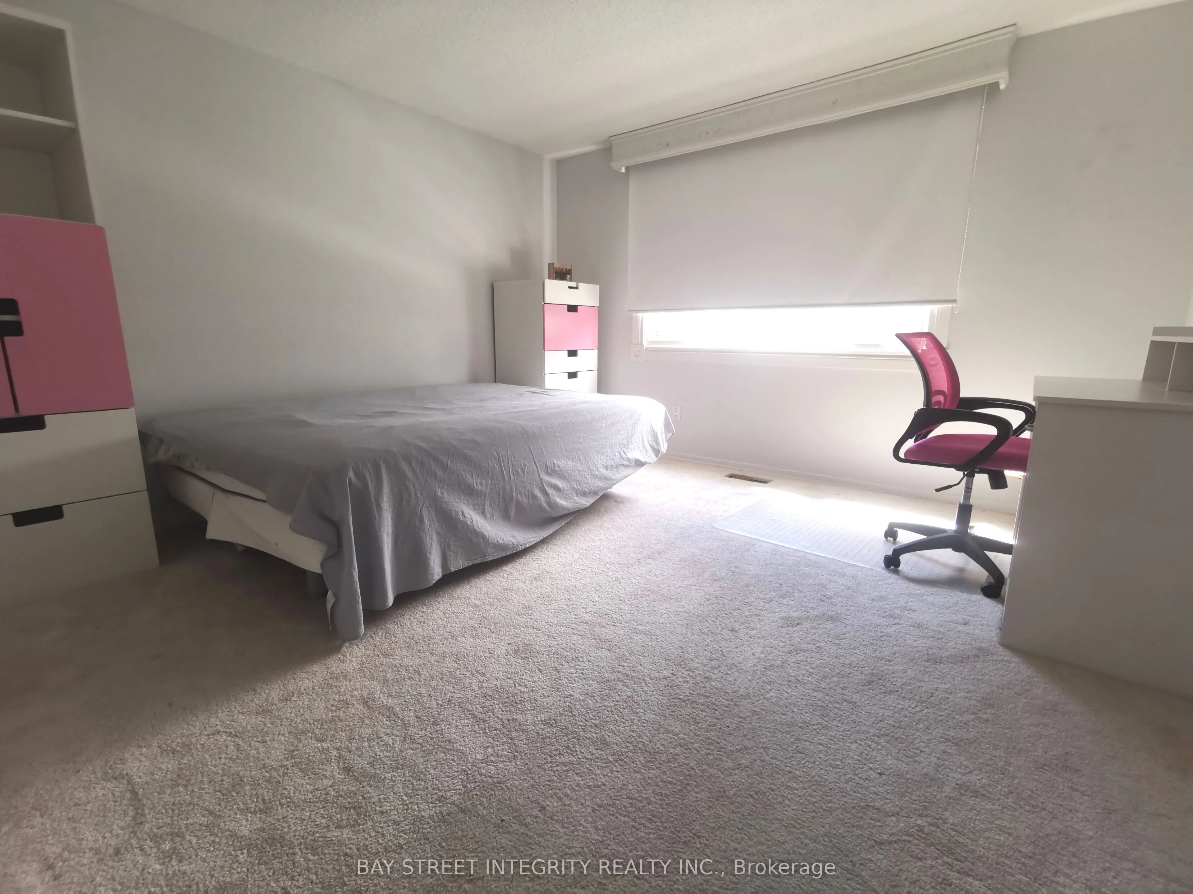 976 Raintree Lane