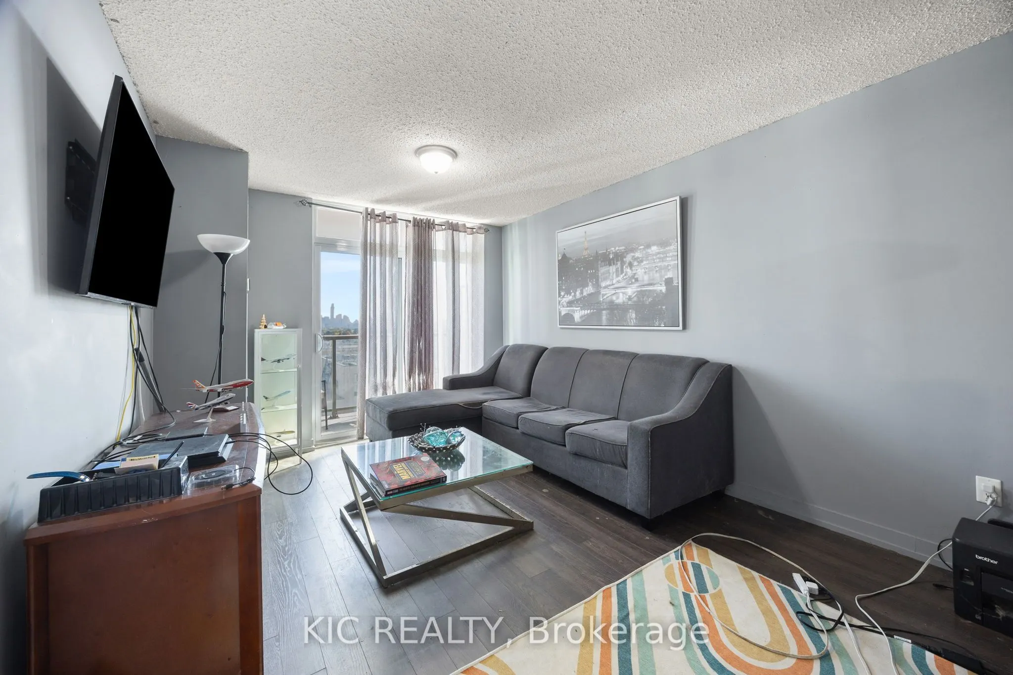 812 Lansdowne Avenue #901