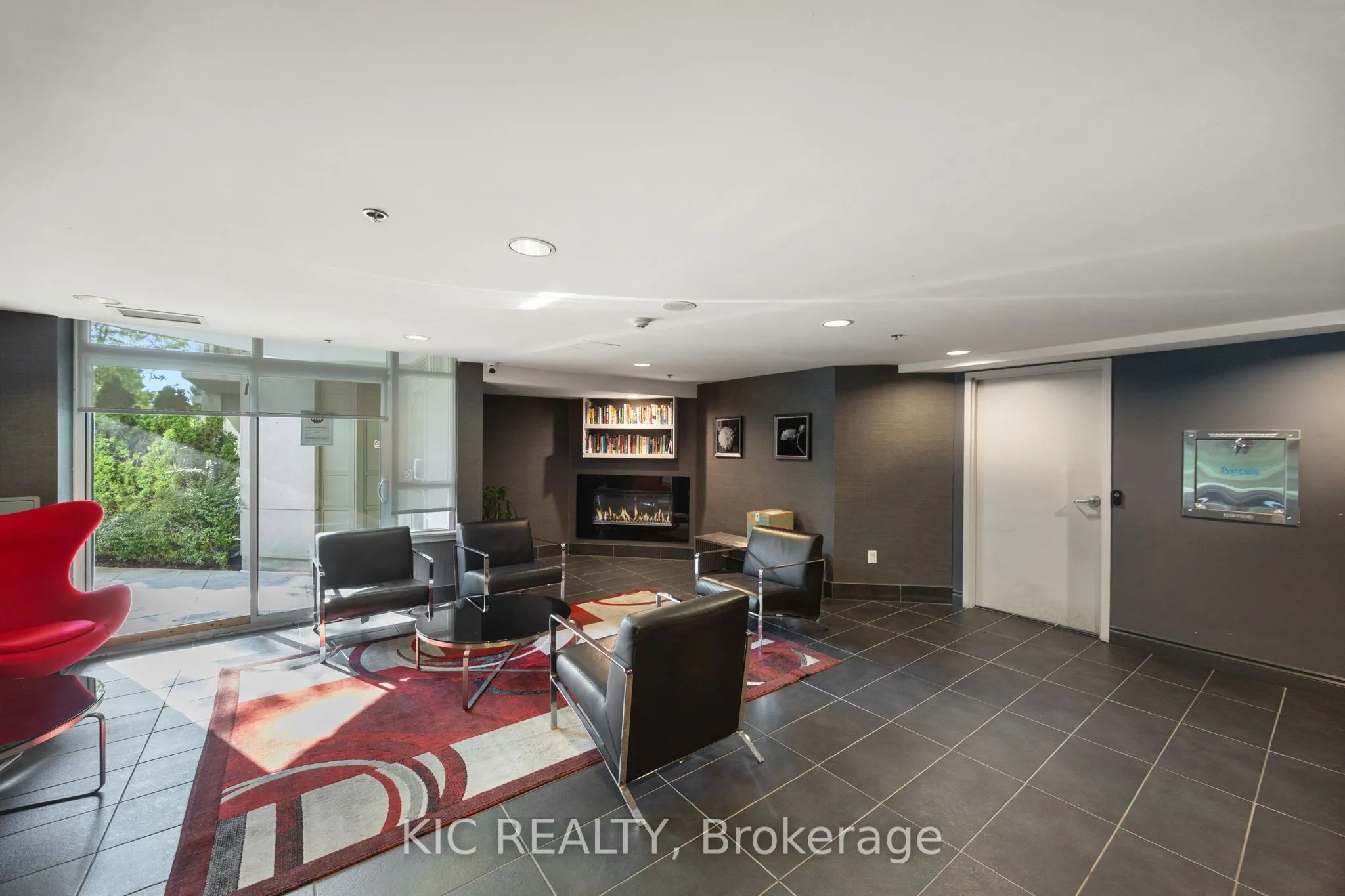 812 Lansdowne Avenue #901