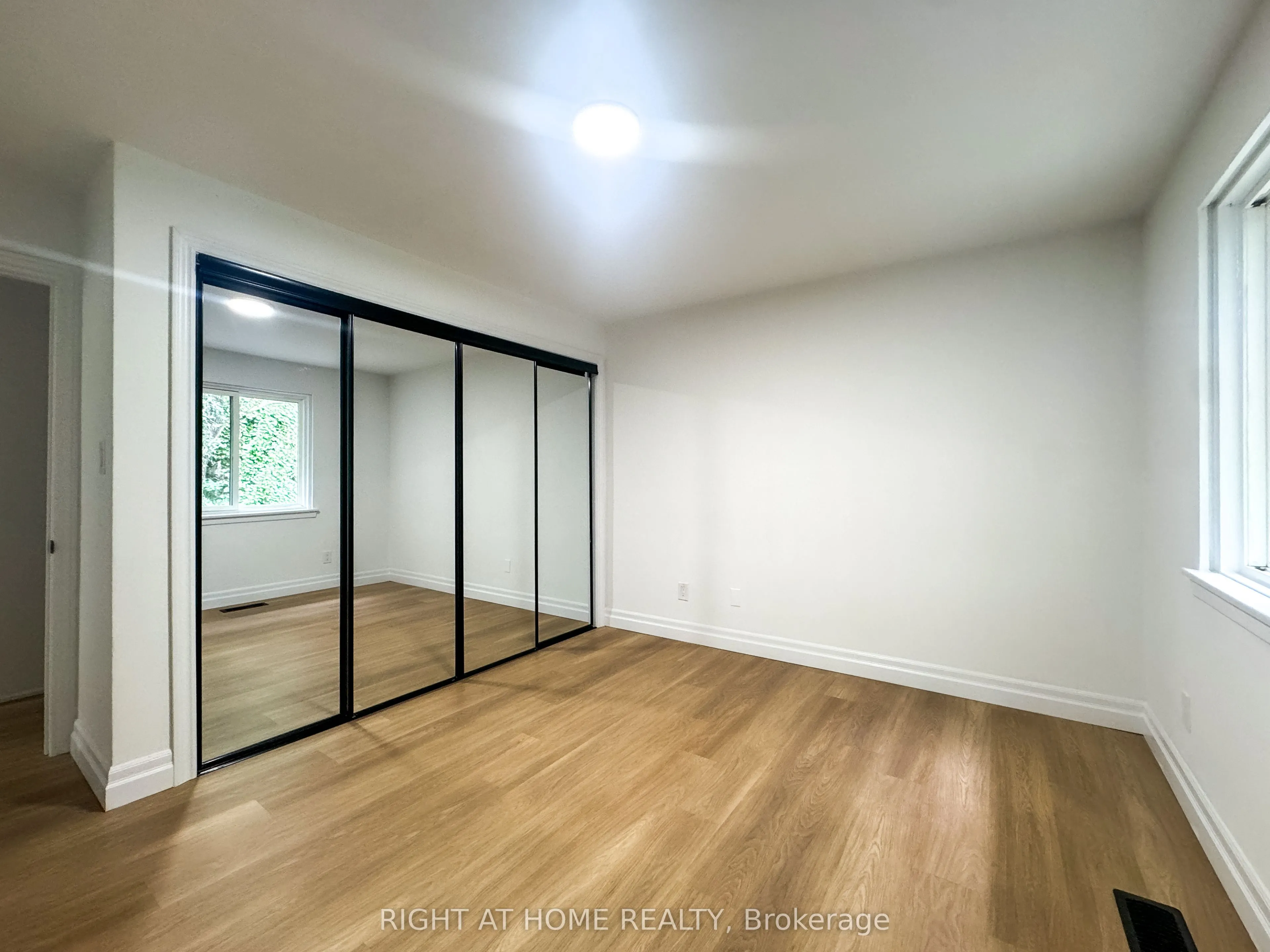 3360 The Credit Woodlands #10