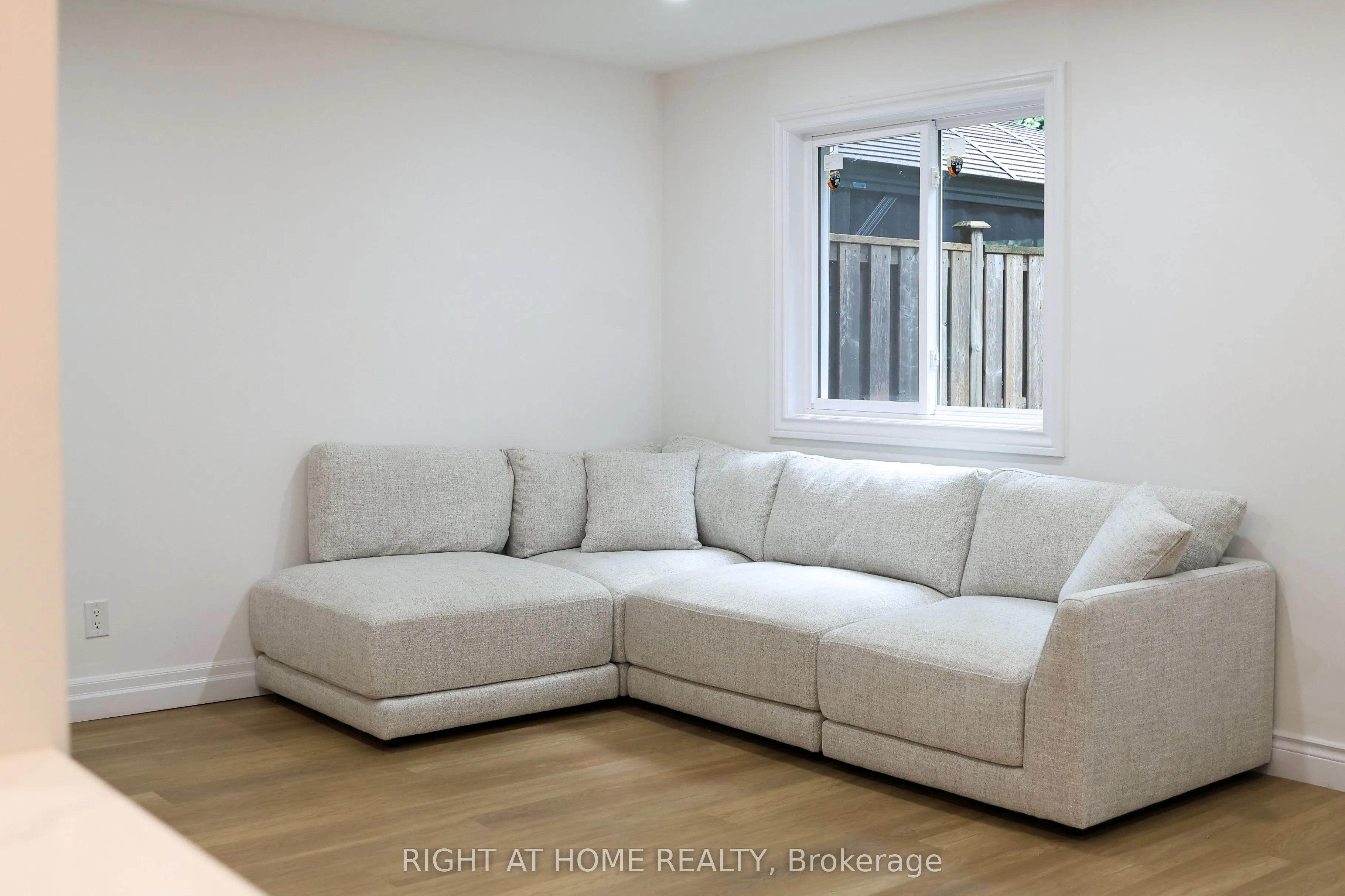 3360 The Credit Woodlands #10