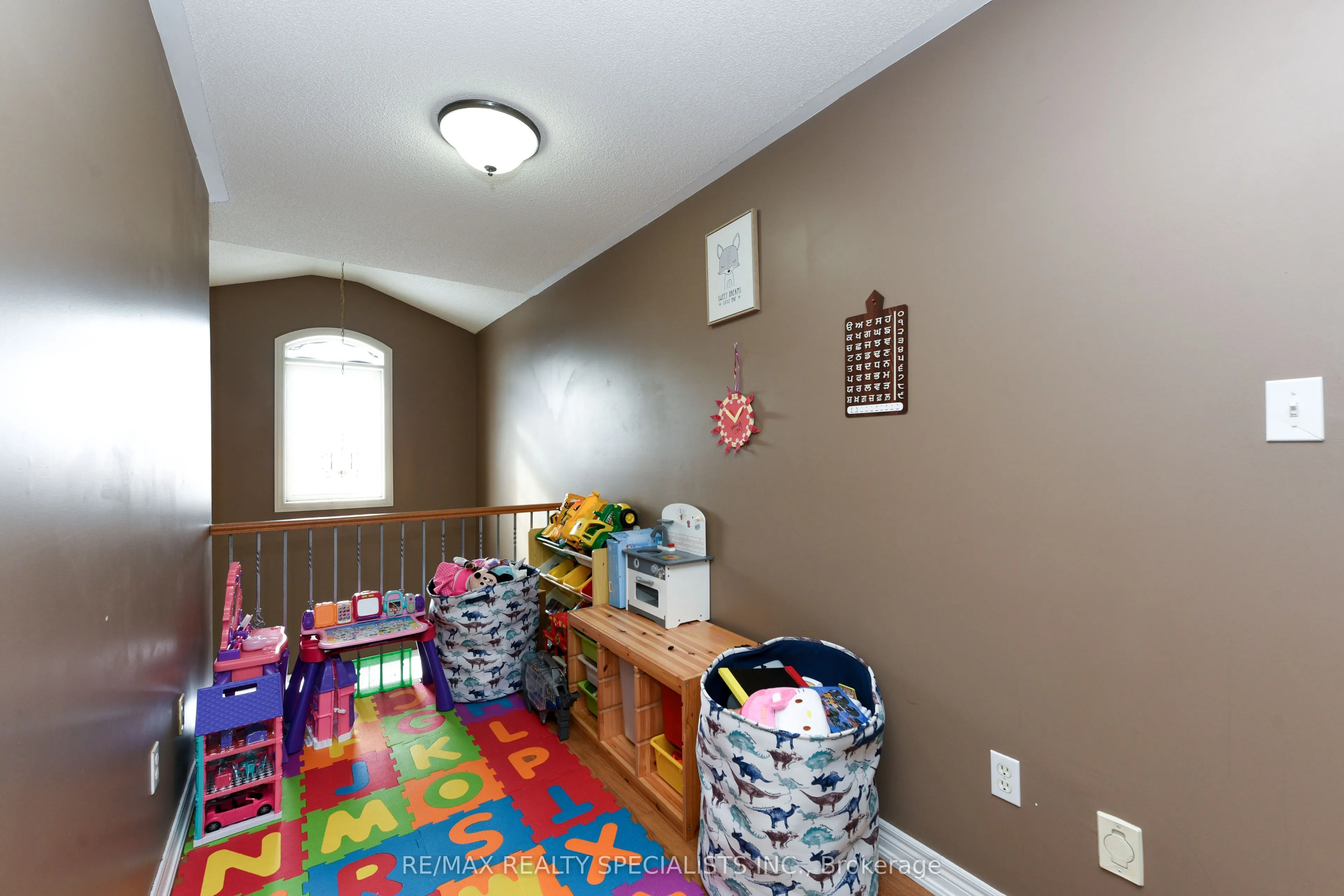 41 Madronna Gardens
