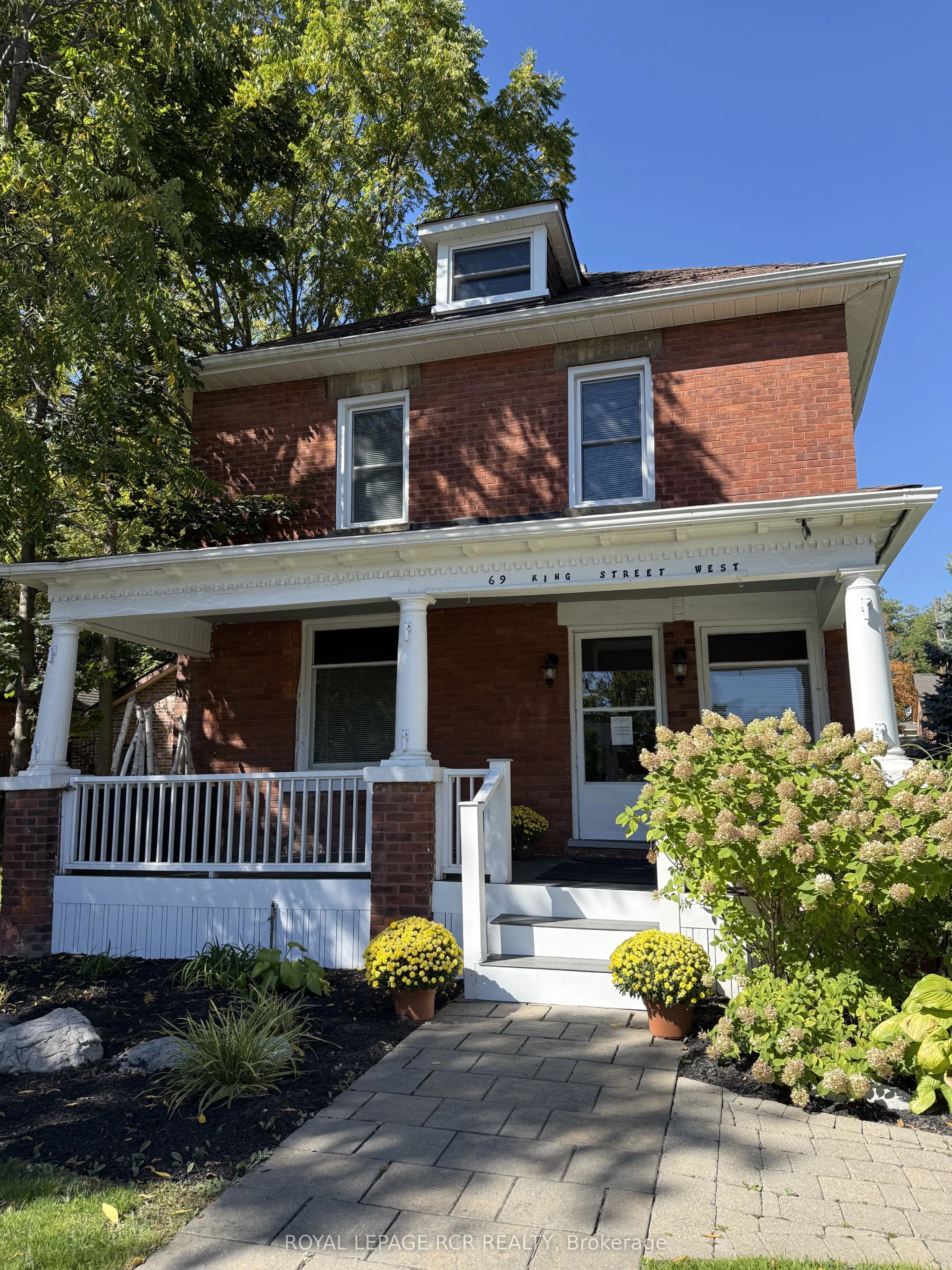 69 King Street W
