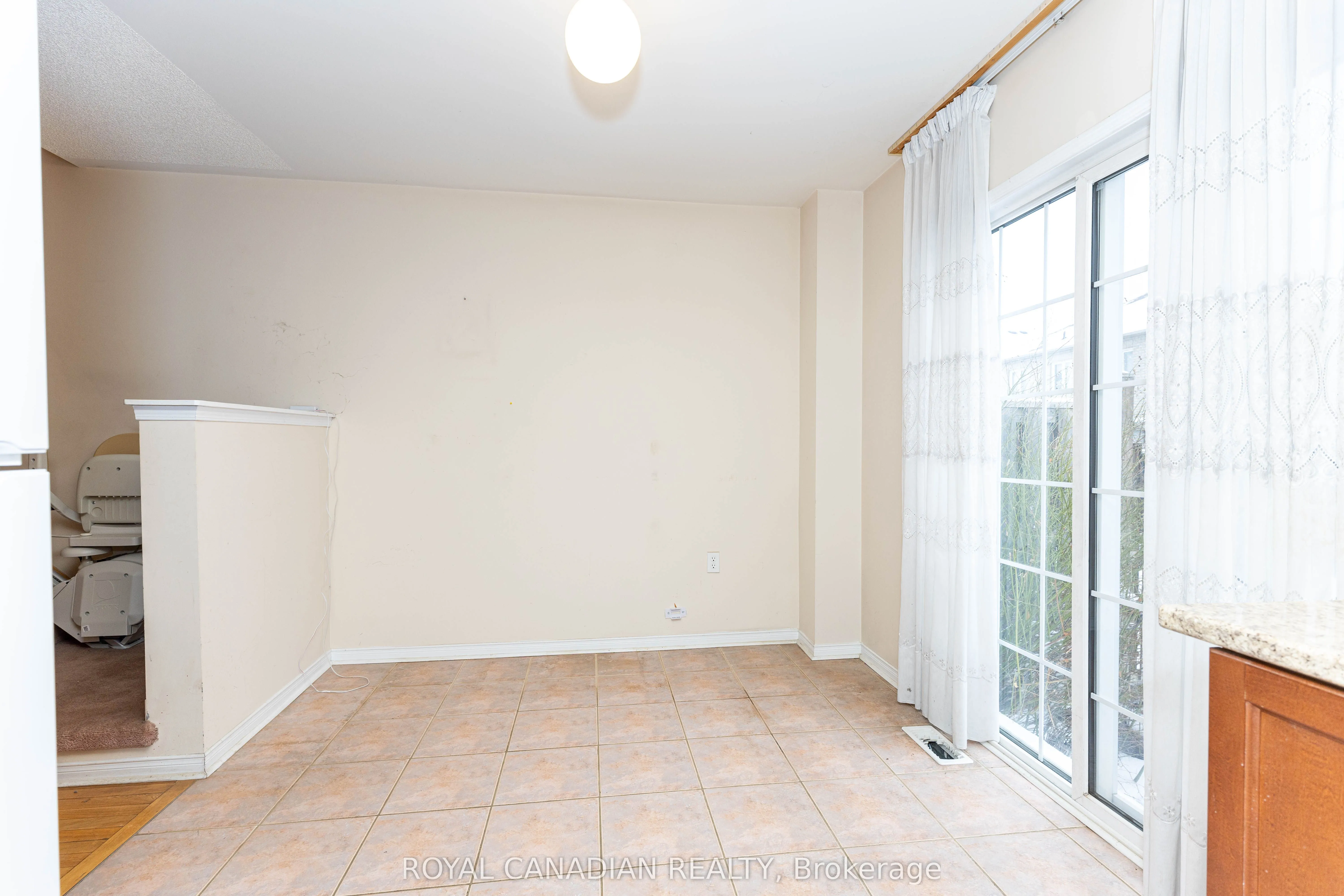 101 Crystalview Crescent