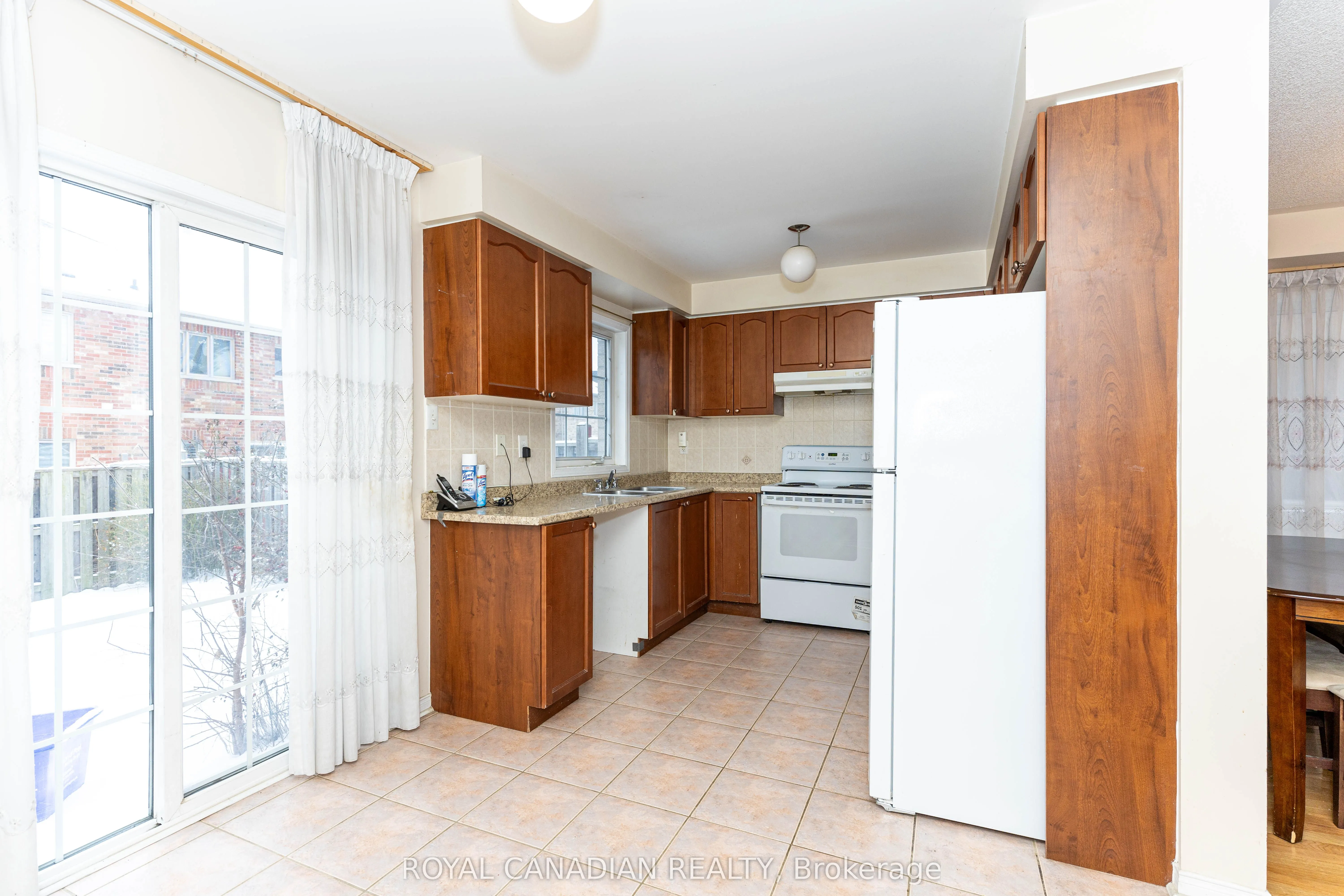 101 Crystalview Crescent
