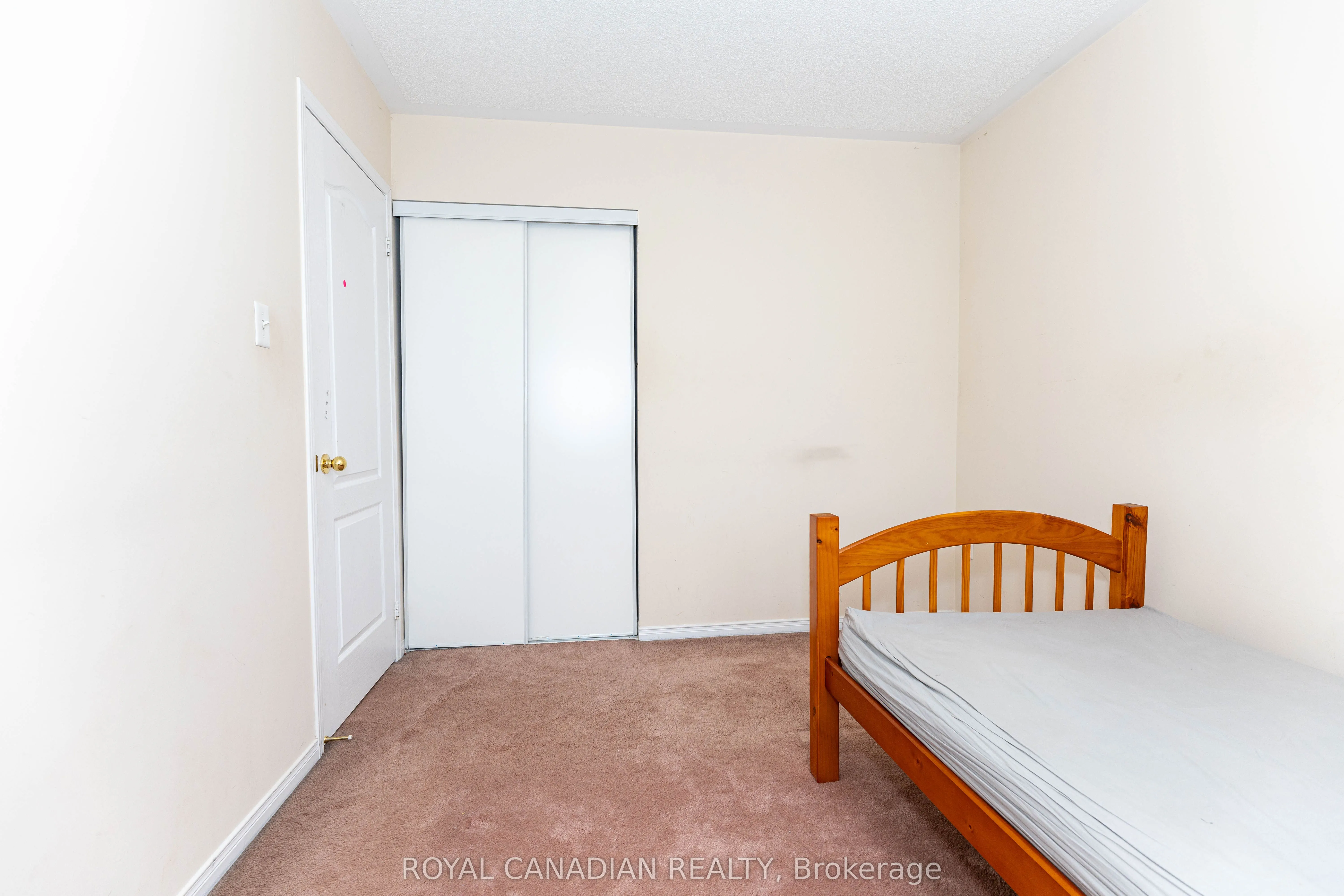 101 Crystalview Crescent