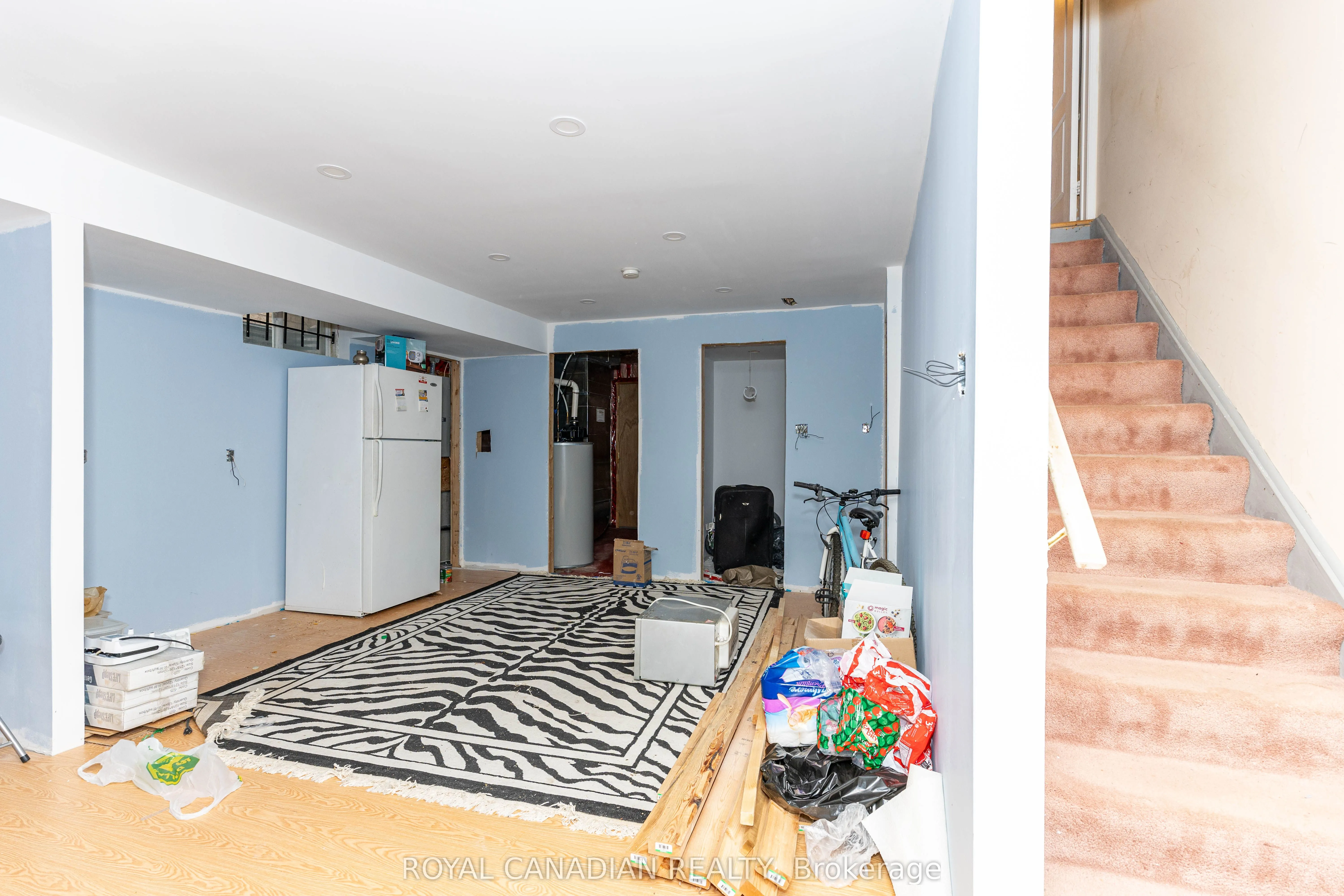 101 Crystalview Crescent