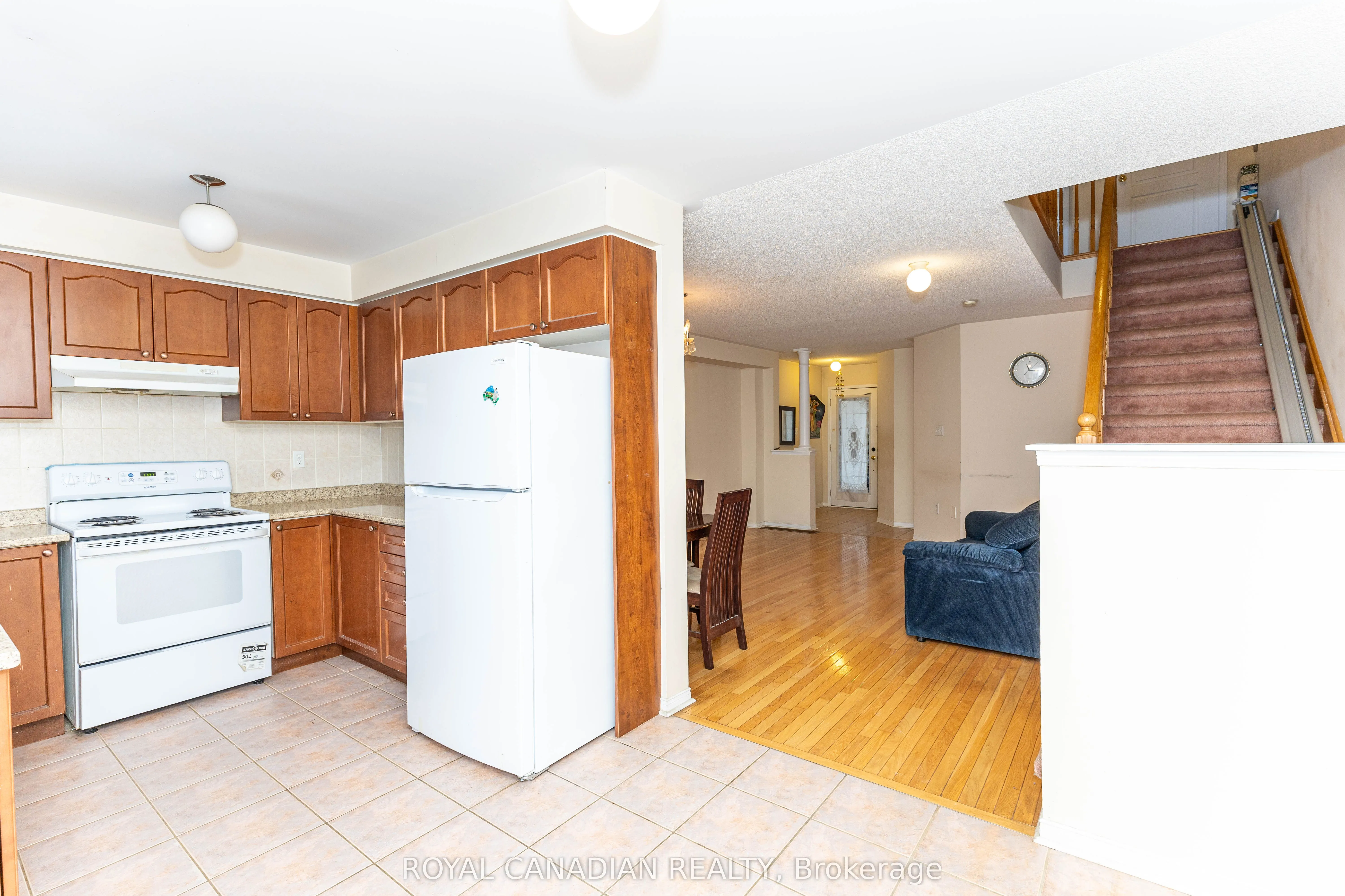 101 Crystalview Crescent